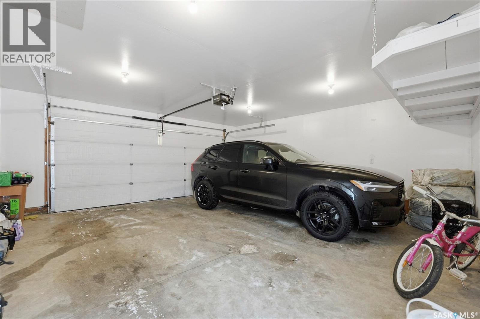 608 Brighton Gate, Saskatoon, SK - Indoor Photo Showing Garage