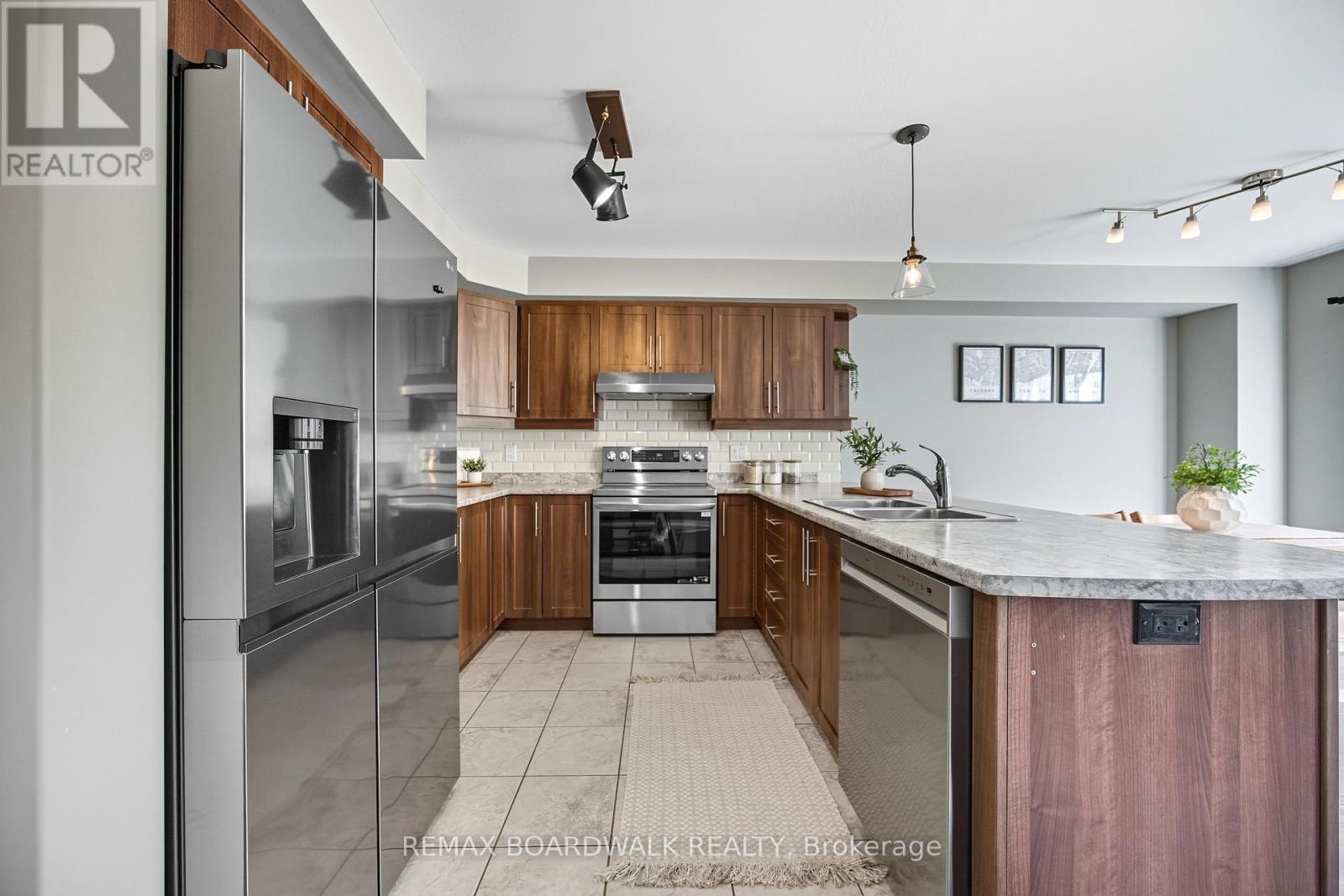 32 Code Crescent, Carleton Place, ON - Indoor Photo Showing Kitchen With Double Sink