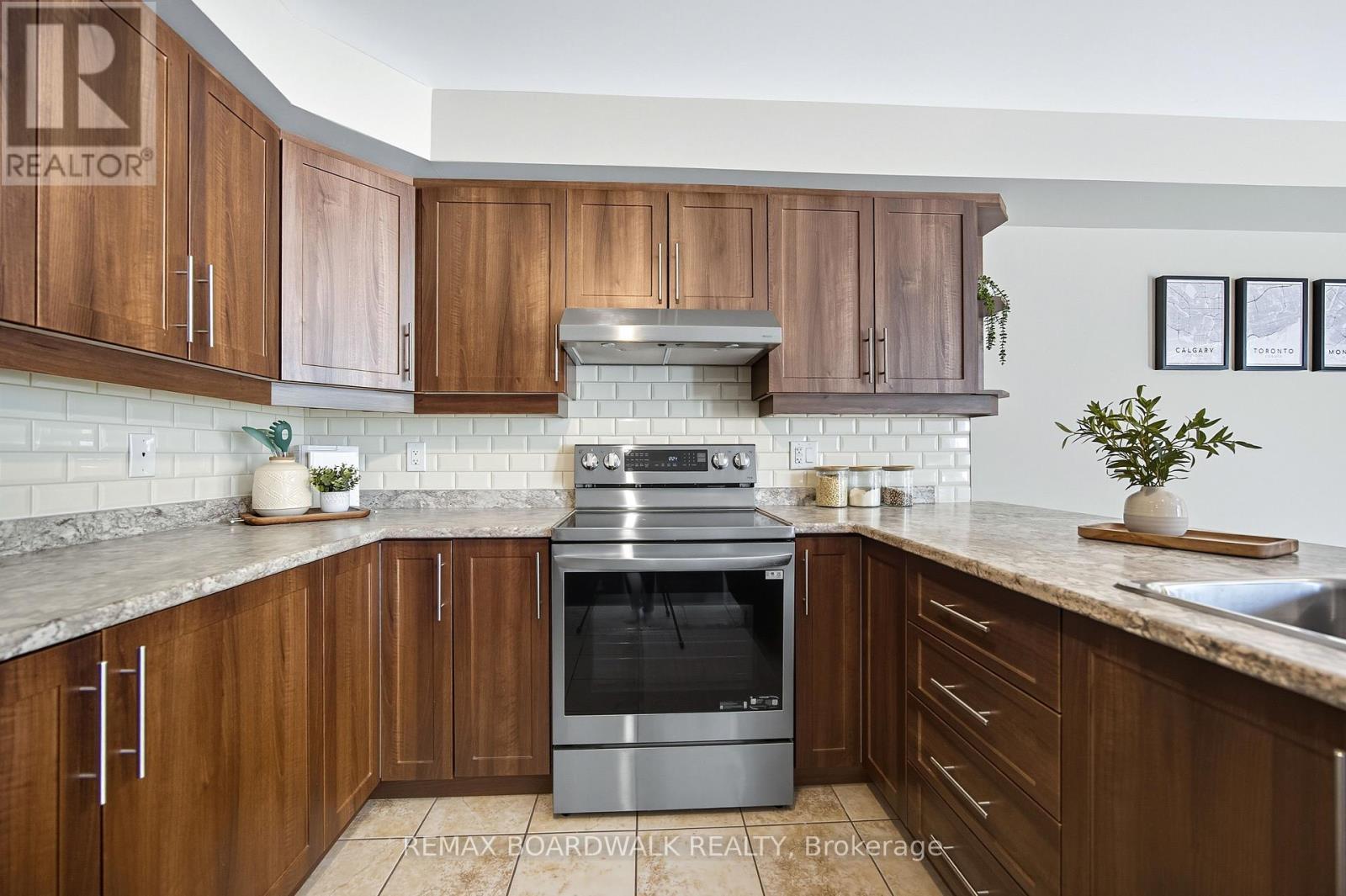 32 Code Crescent, Carleton Place, ON - Indoor Photo Showing Kitchen