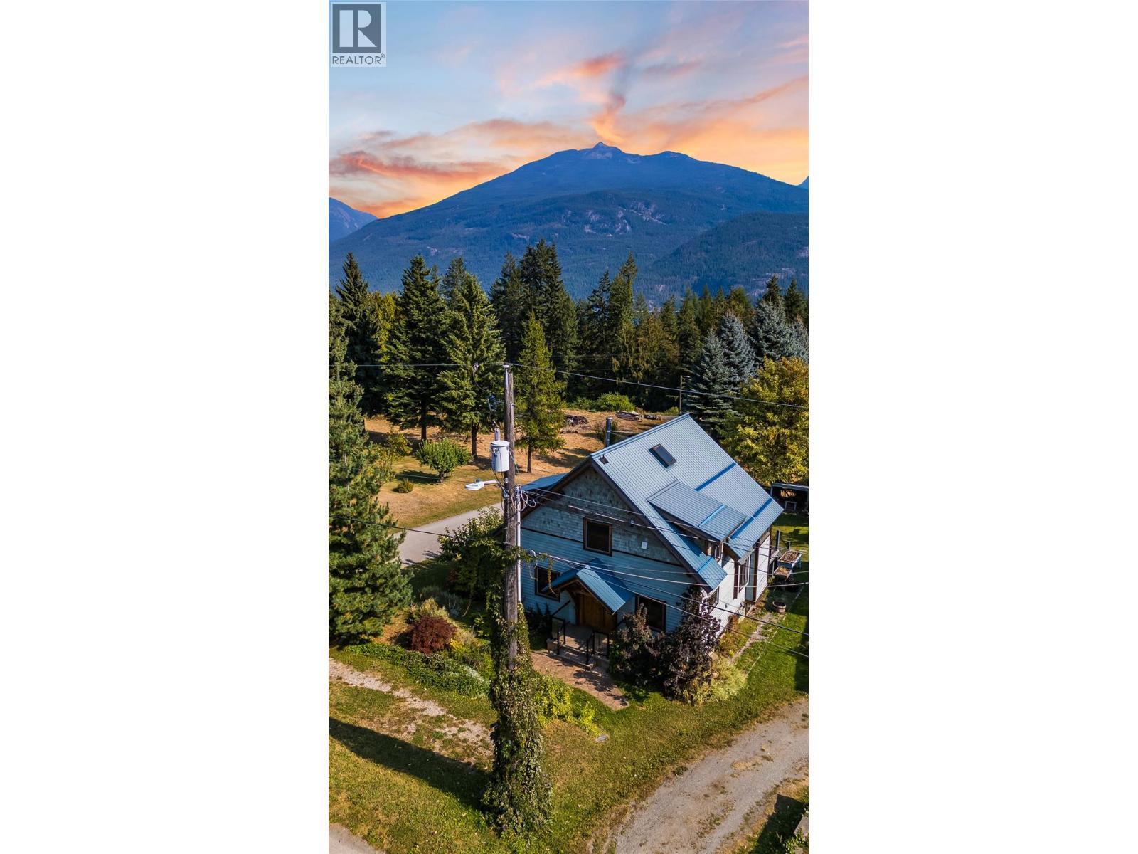 130 8Th Street N, Kaslo, BC - Outdoor With View