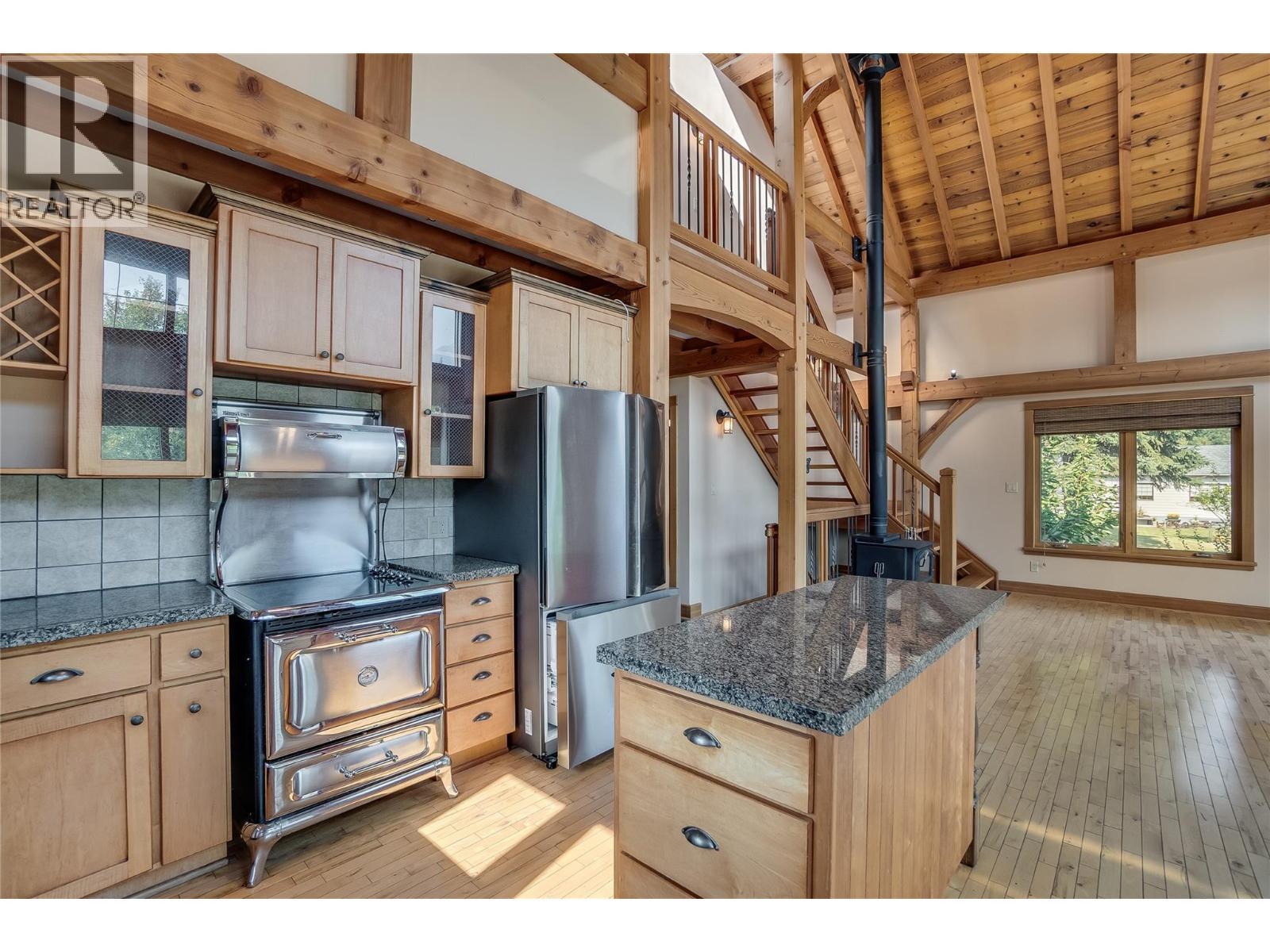 130 8Th Street N, Kaslo, BC - Indoor Photo Showing Kitchen