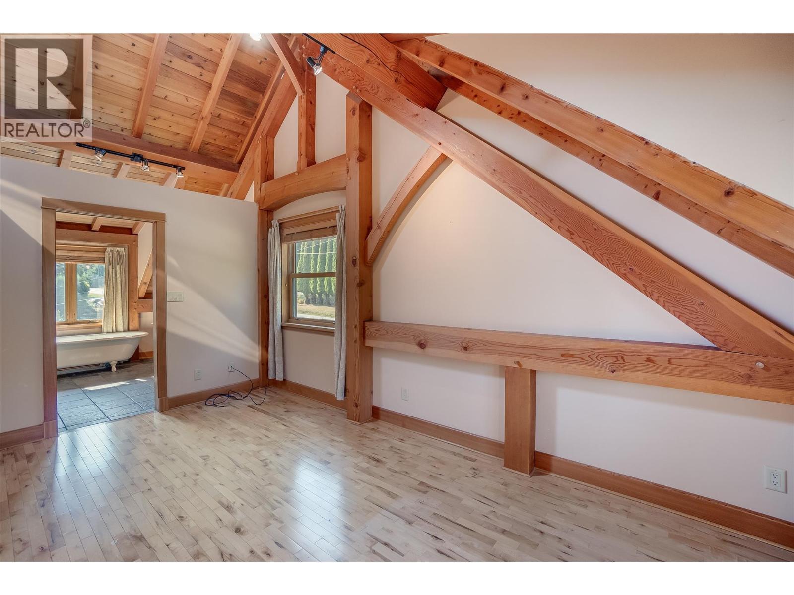 130 8Th Street N, Kaslo, BC - Indoor Photo Showing Other Room