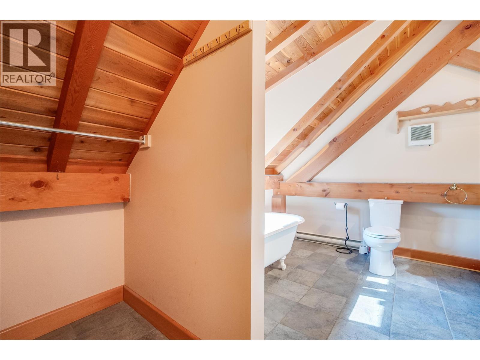 130 8Th Street N, Kaslo, BC - Indoor