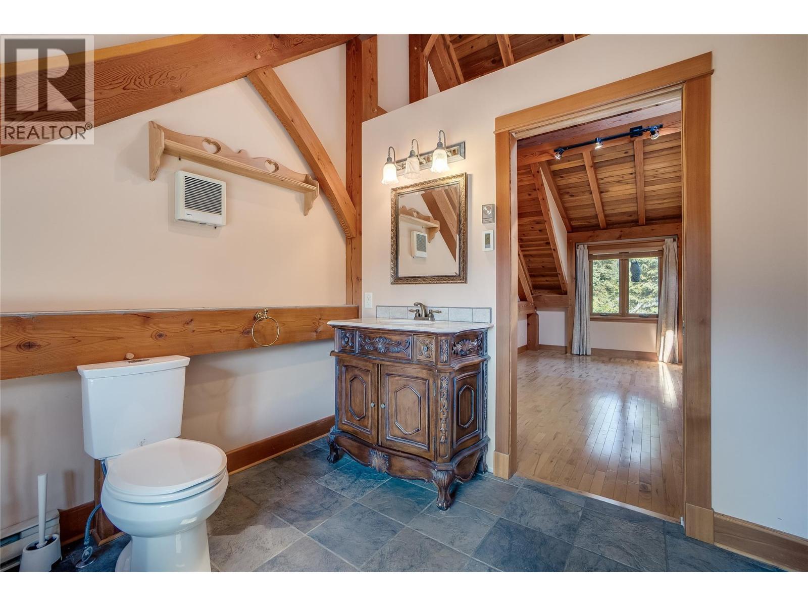 130 8Th Street N, Kaslo, BC - Indoor Photo Showing Bathroom