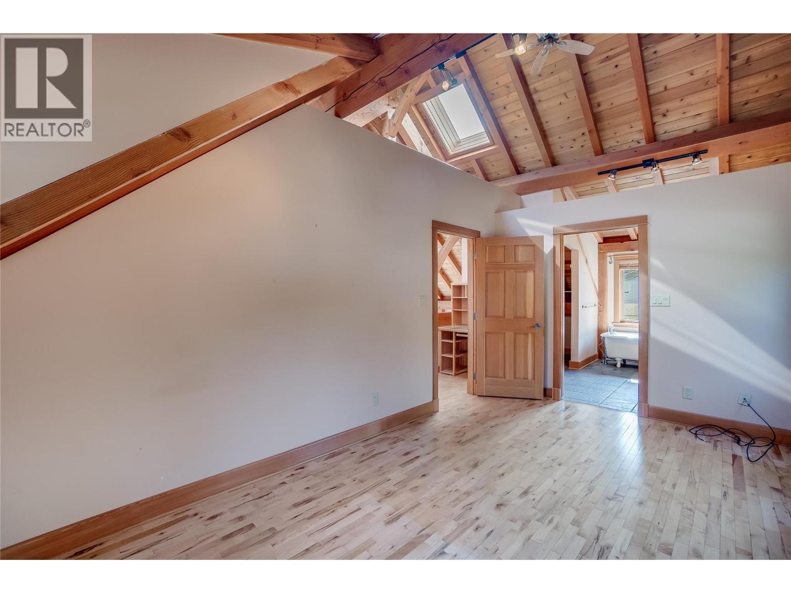 130 8Th Street N, Kaslo, BC - Indoor Photo Showing Other Room