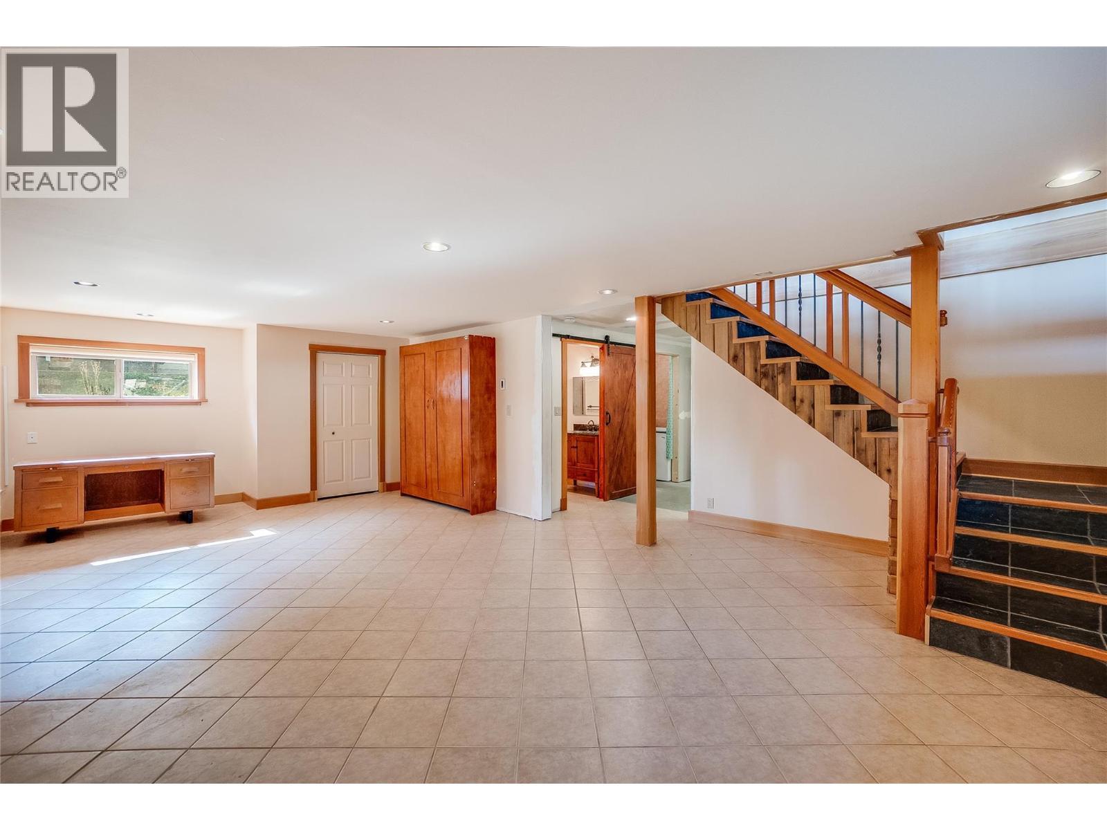 130 8Th Street N, Kaslo, BC - Indoor Photo Showing Other Room