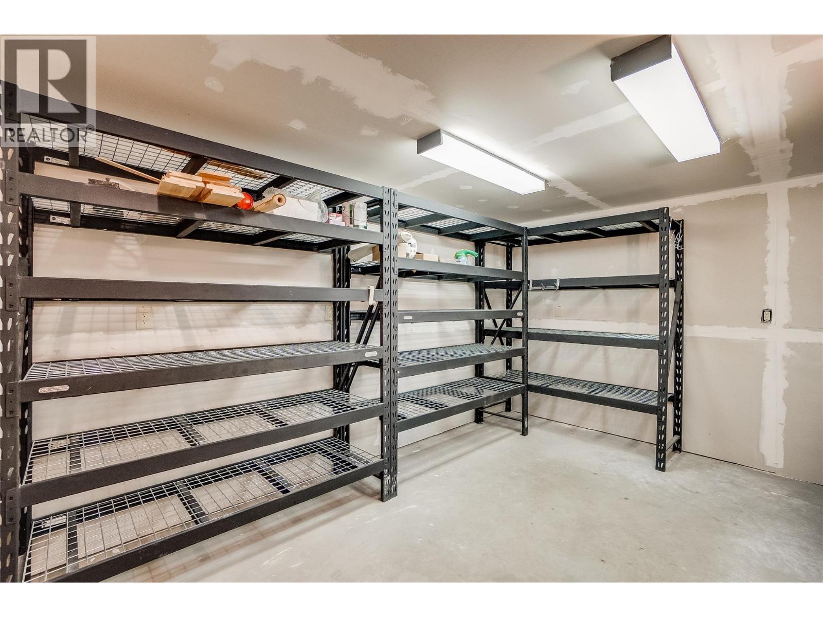 130 8Th Street N, Kaslo, BC - Indoor Photo Showing Garage
