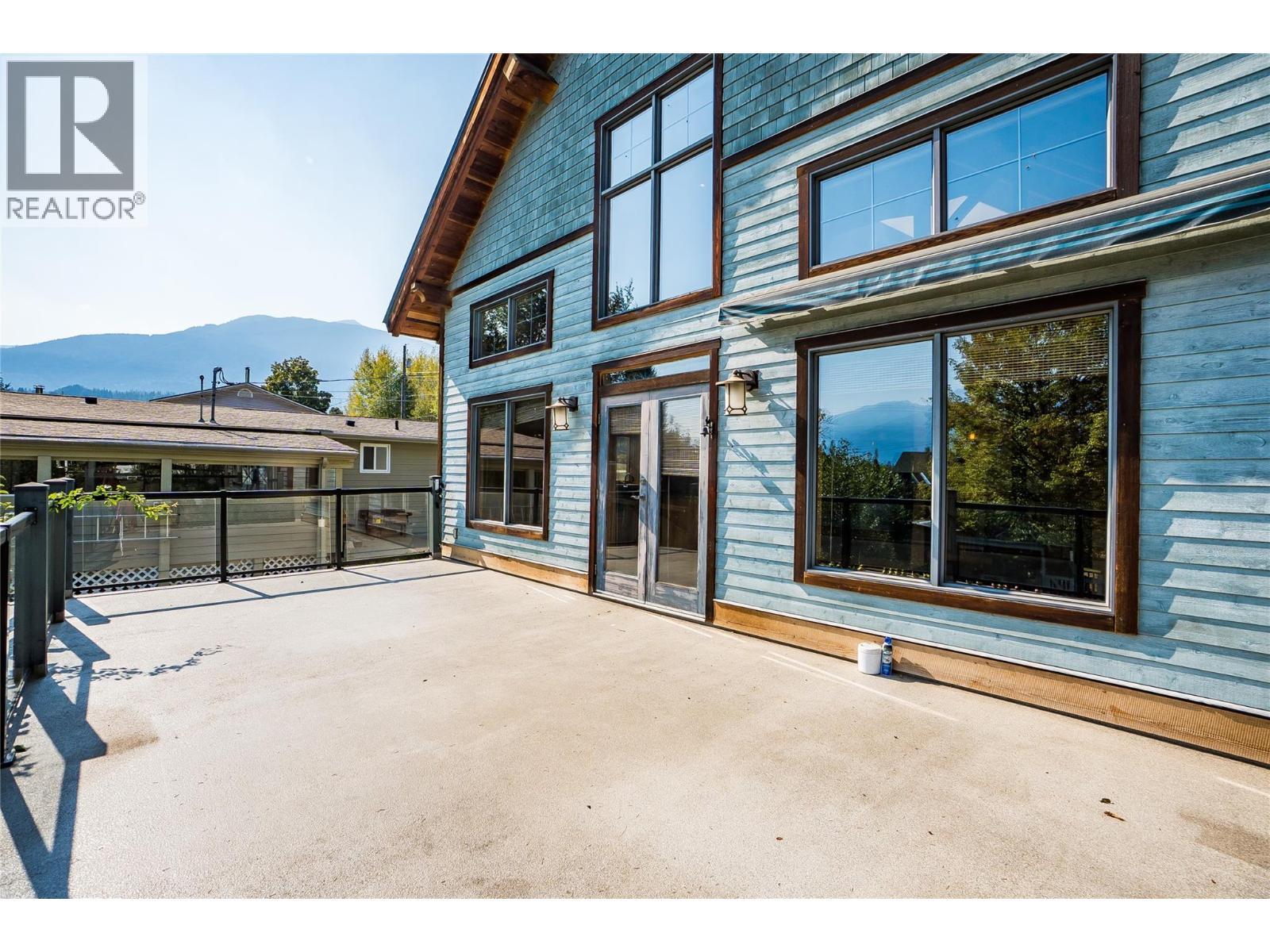 130 8Th Street N, Kaslo, BC - Outdoor