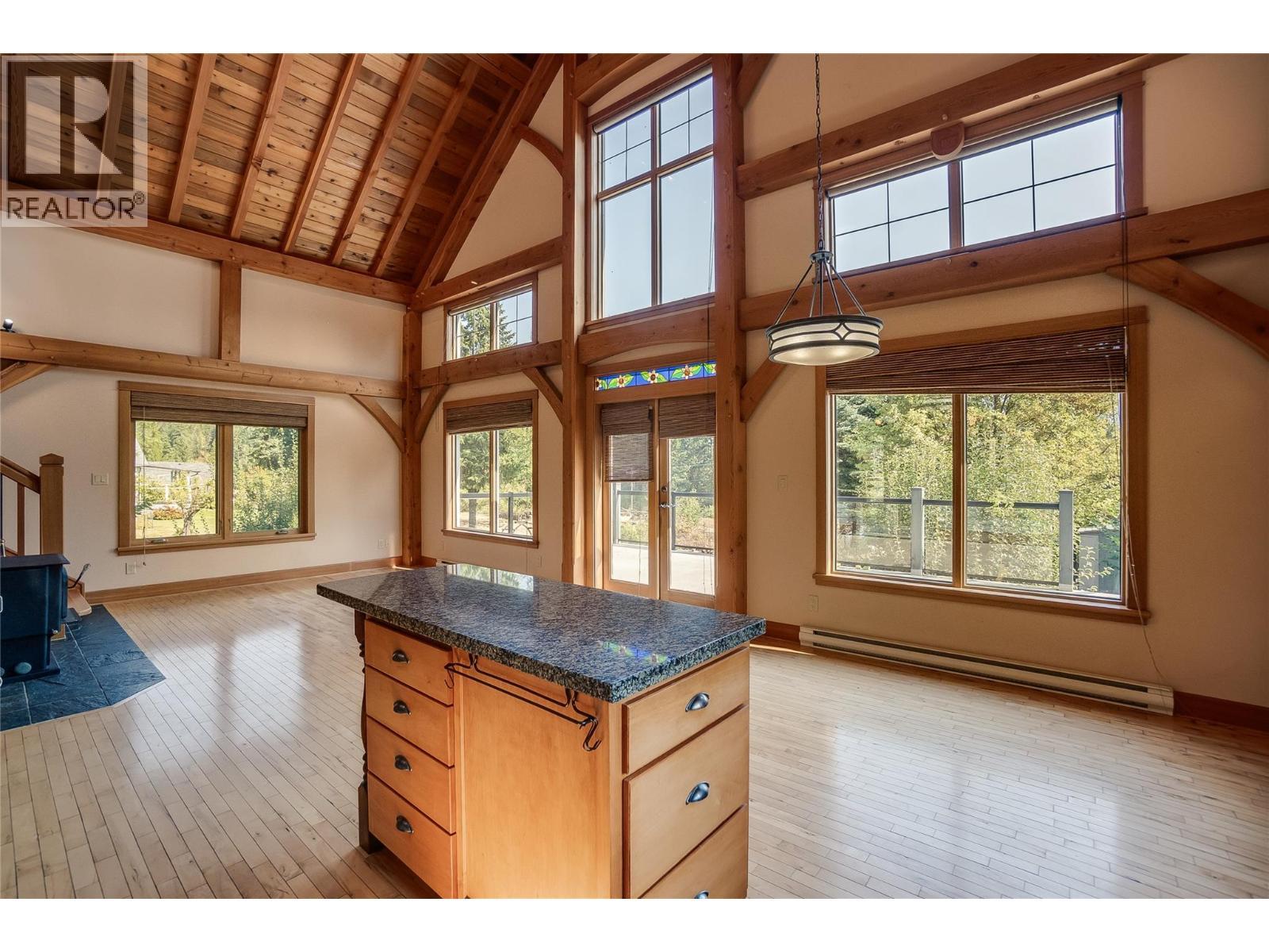 130 8Th Street N, Kaslo, BC - Indoor