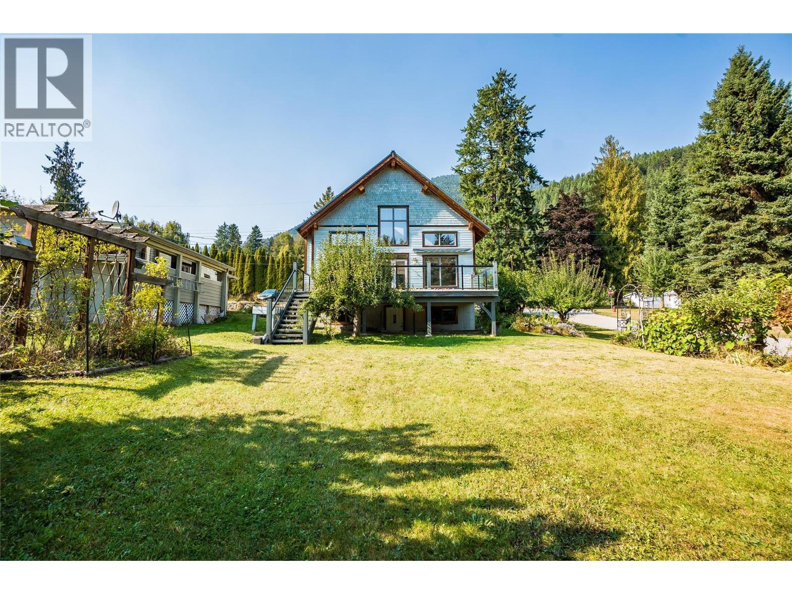 130 8Th Street N, Kaslo, BC - Outdoor With Deck Patio Veranda