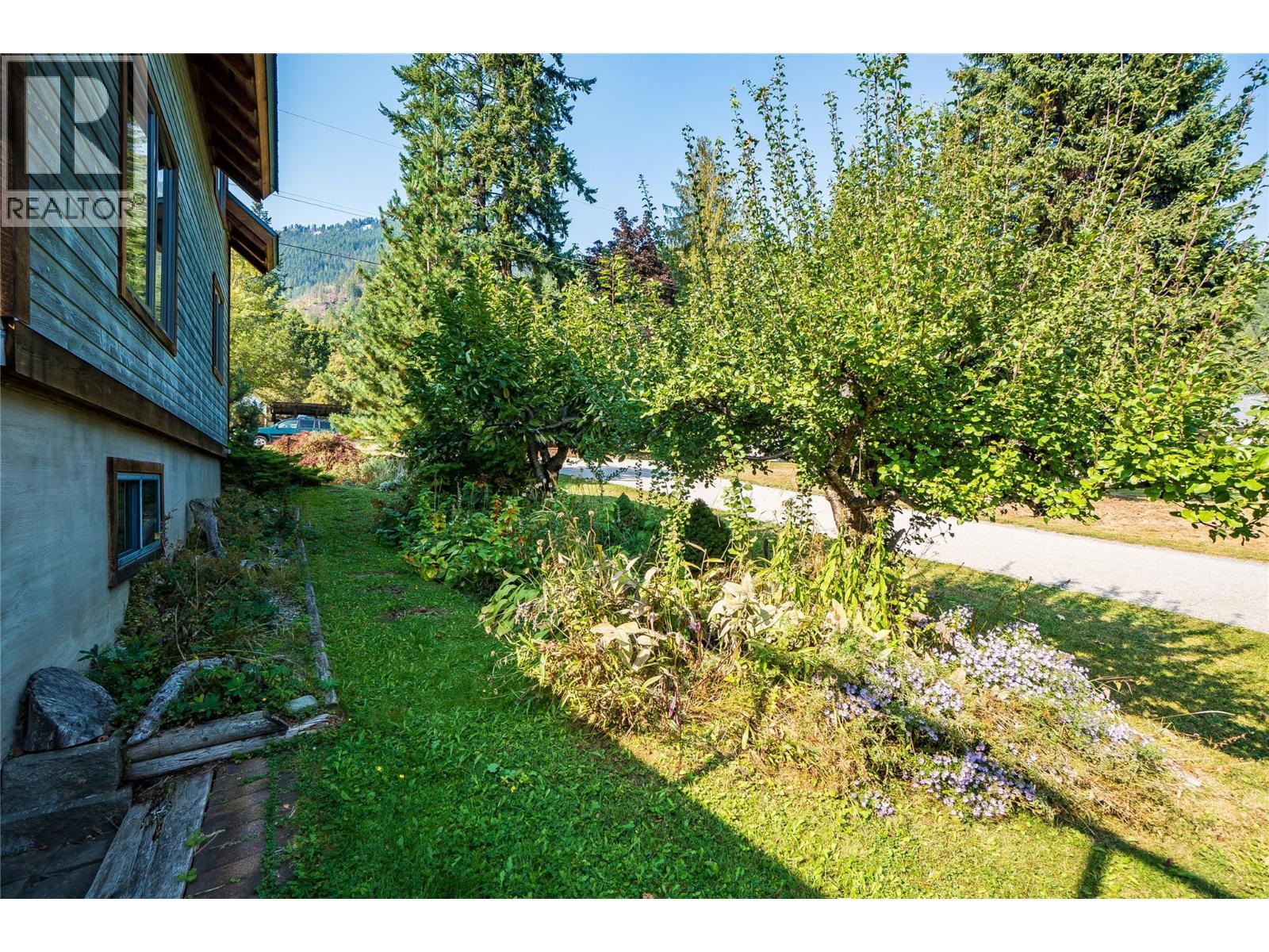 130 8Th Street N, Kaslo, BC - Outdoor
