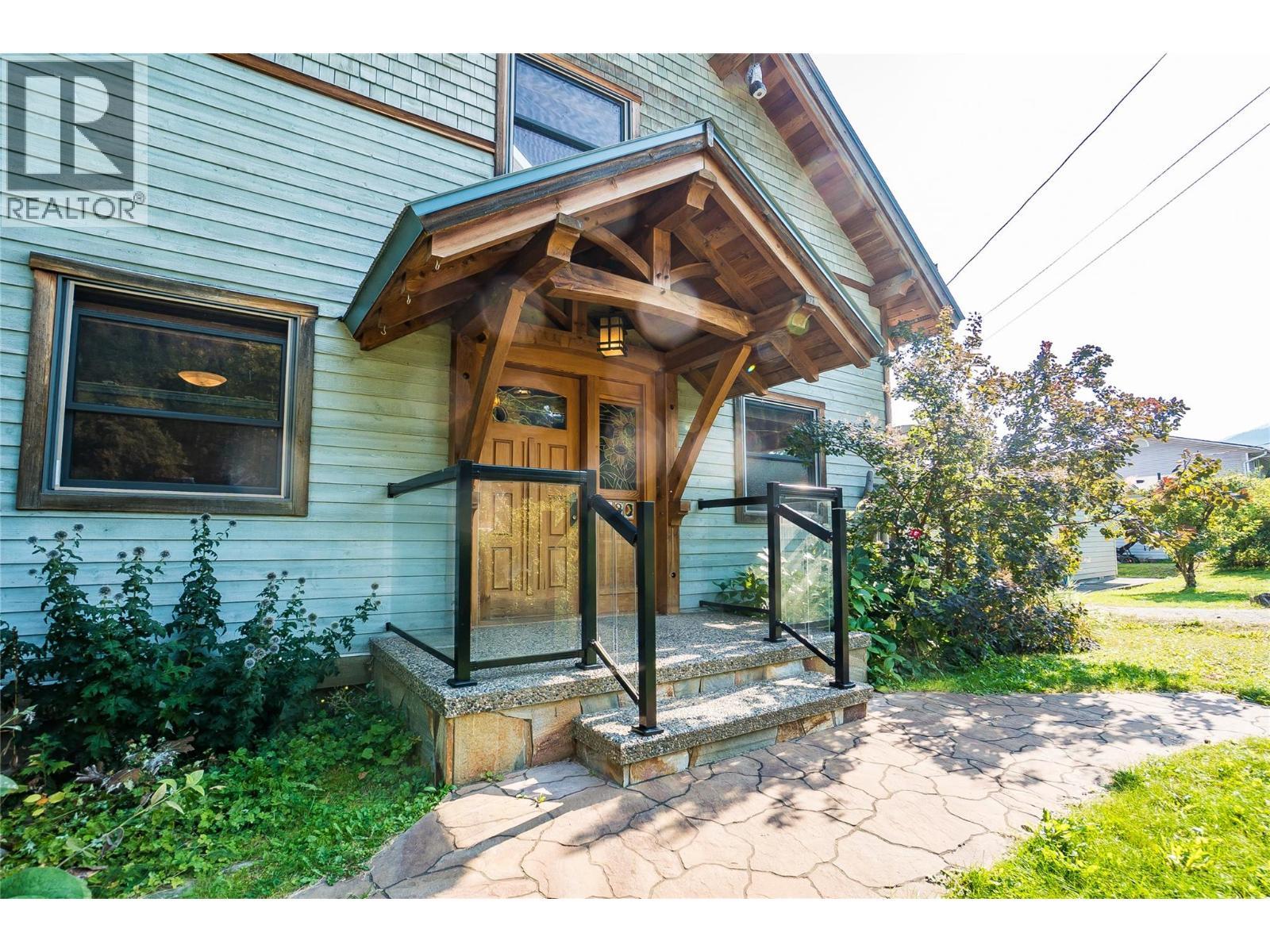 130 8Th Street N, Kaslo, BC - Outdoor