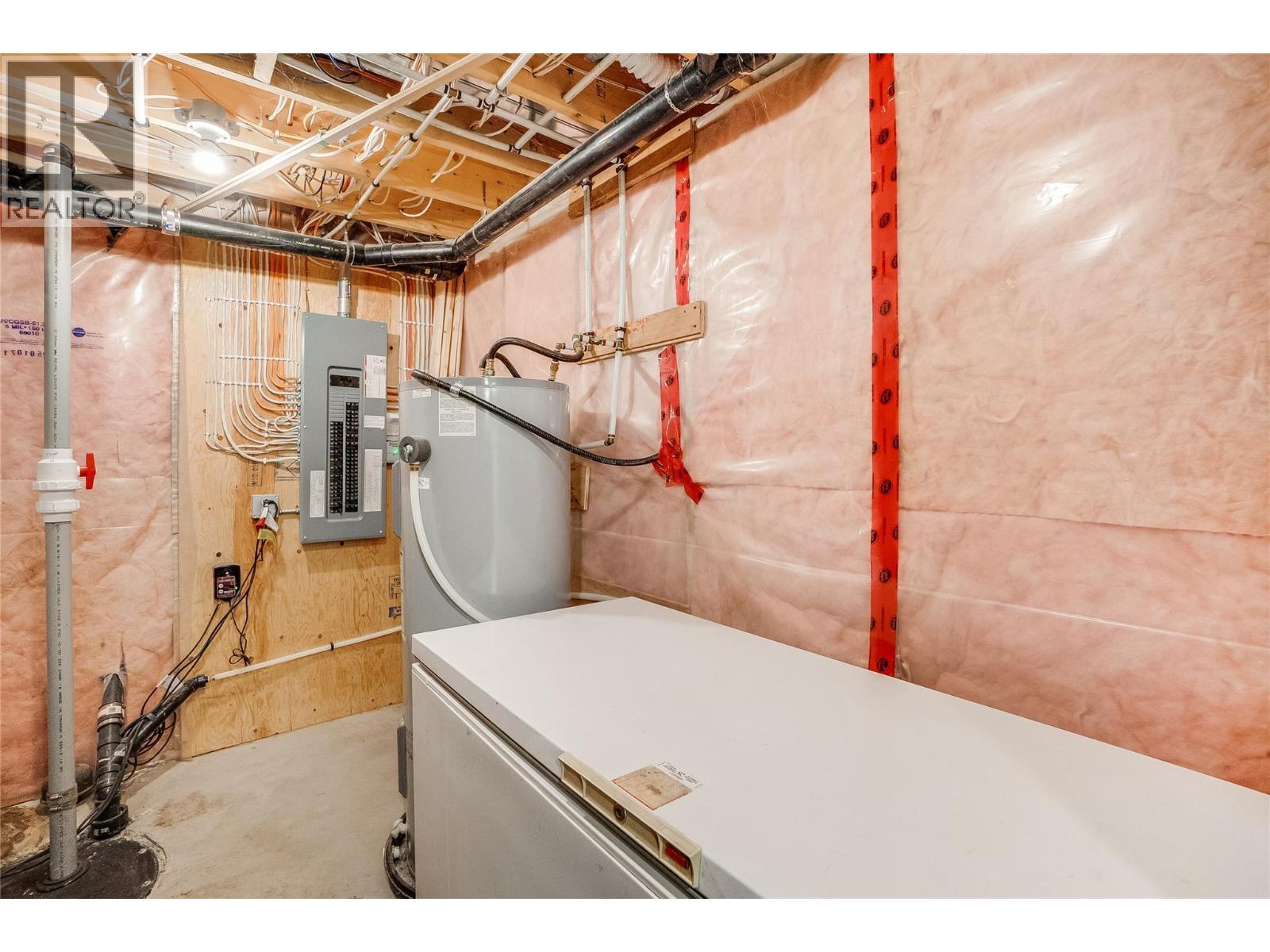 130 8Th Street N, Kaslo, BC - Indoor Photo Showing Basement