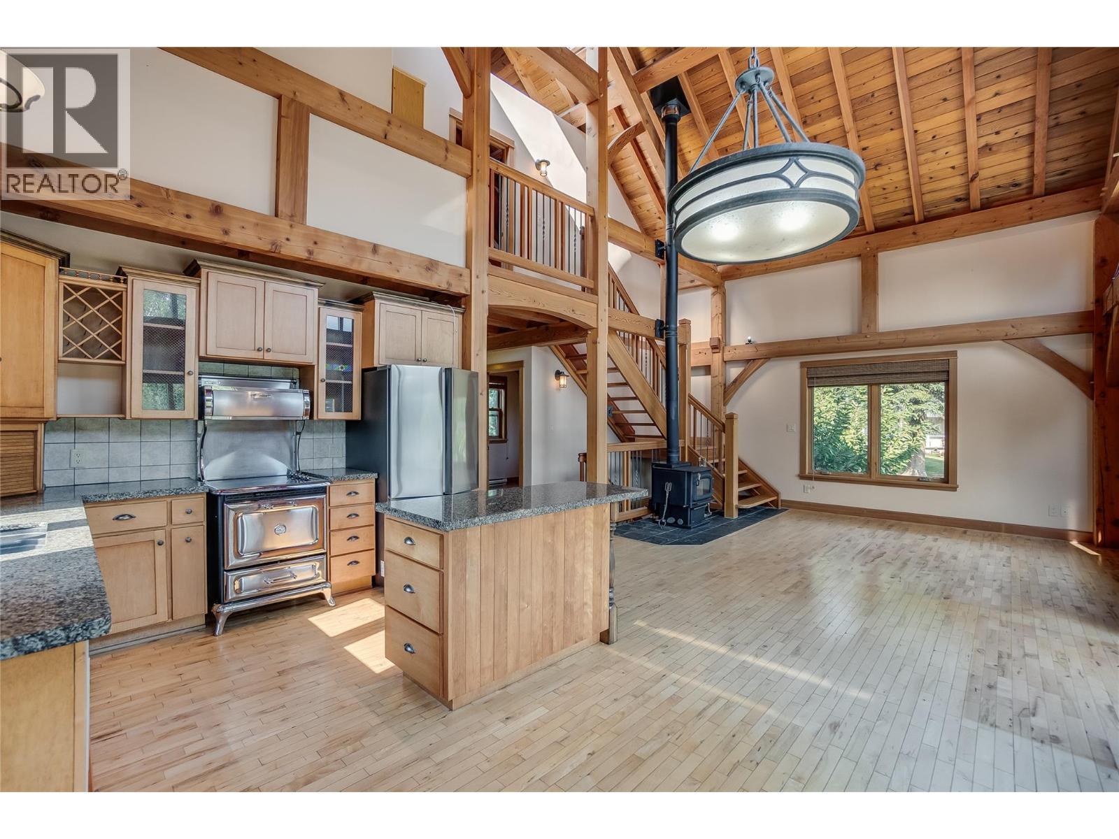 130 8Th Street N, Kaslo, BC - Indoor Photo Showing Kitchen