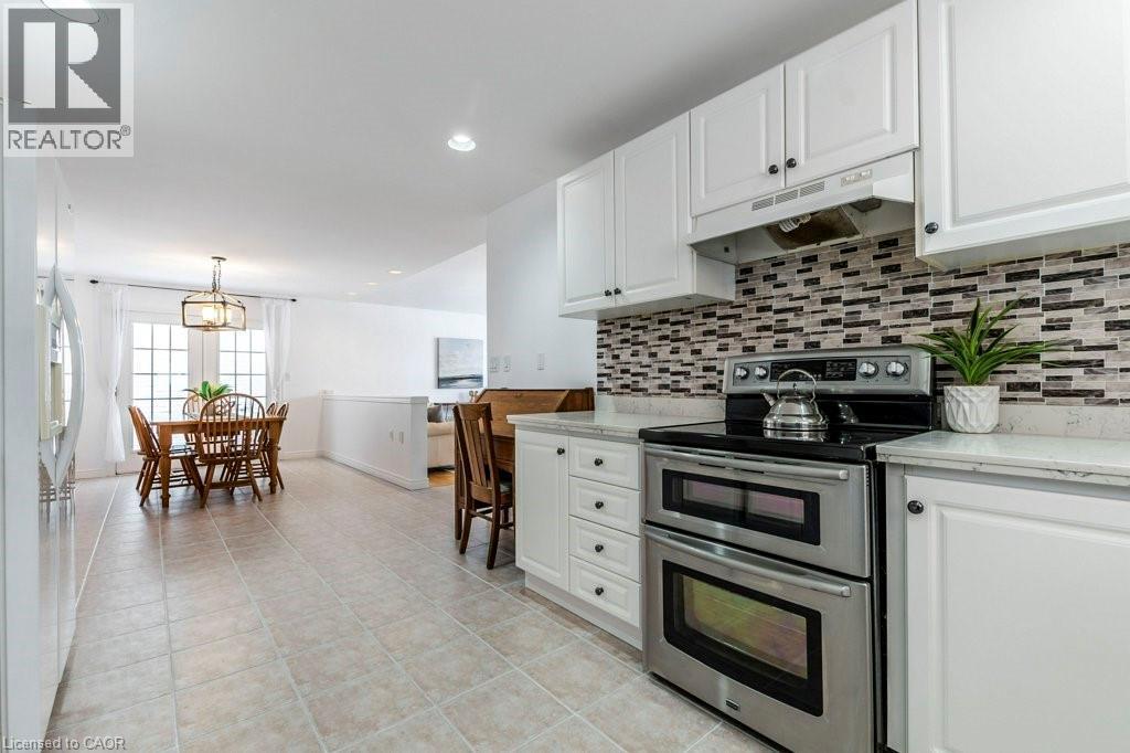 62 Spadara Drive, Hamilton, ON - Indoor Photo Showing Kitchen