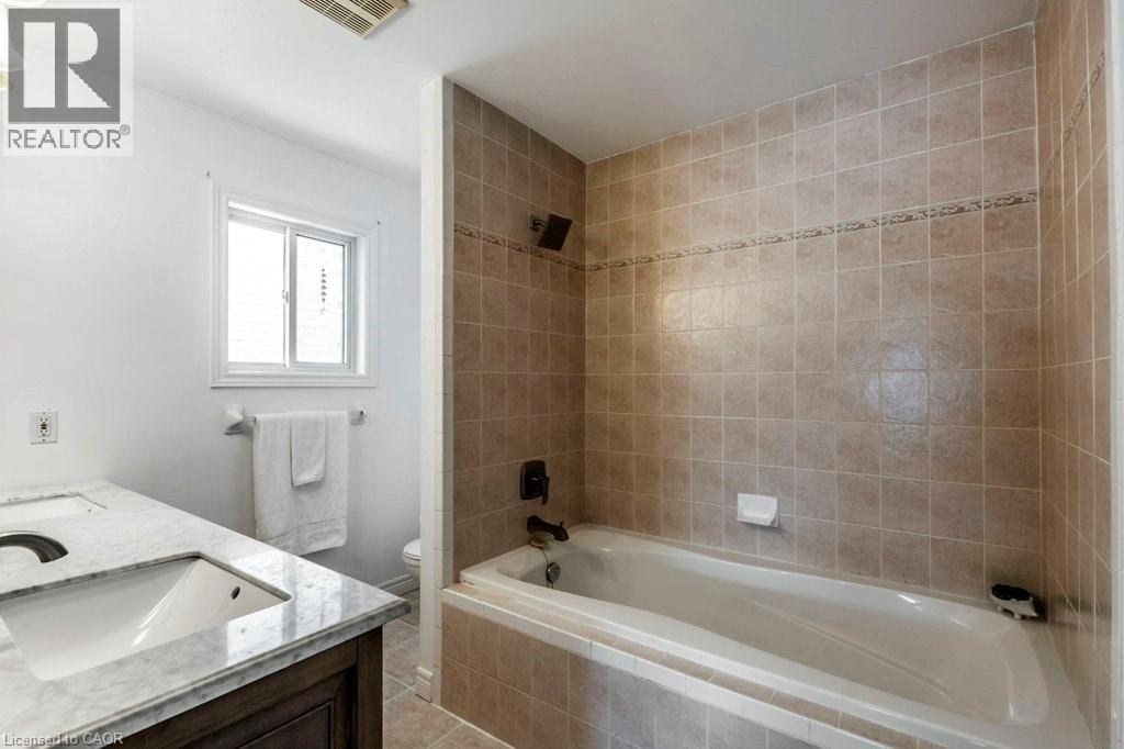 62 Spadara Drive, Hamilton, ON - Indoor Photo Showing Bathroom
