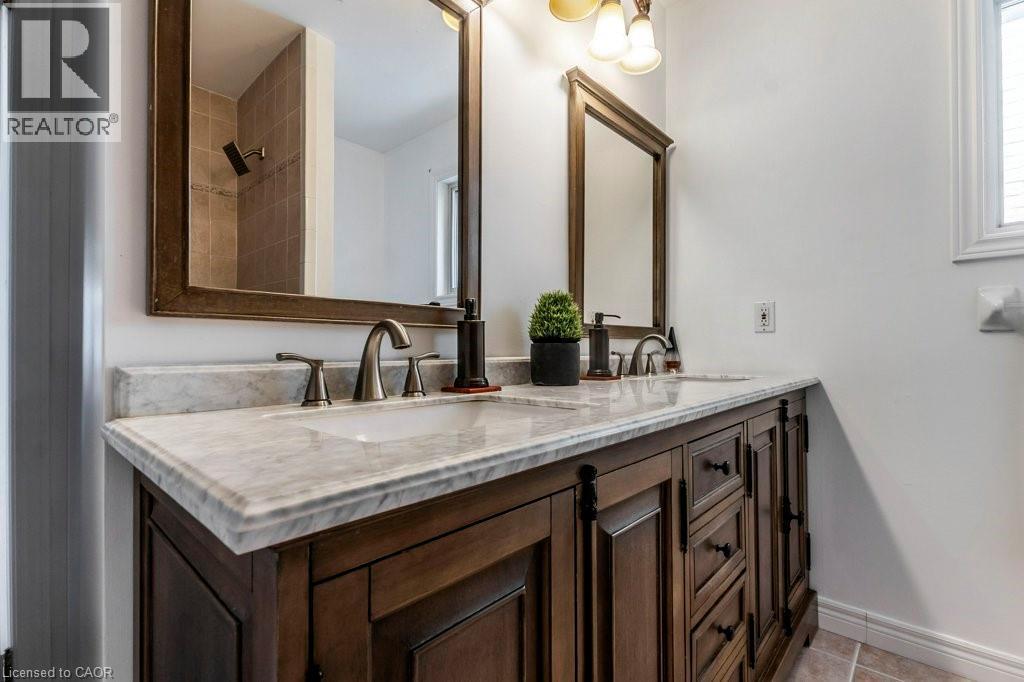 62 Spadara Drive, Hamilton, ON - Indoor Photo Showing Bathroom