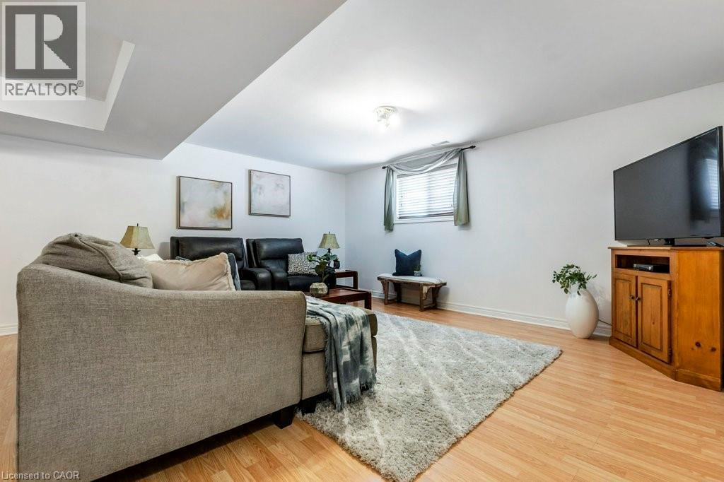 62 Spadara Drive, Hamilton, ON - Indoor Photo Showing Living Room