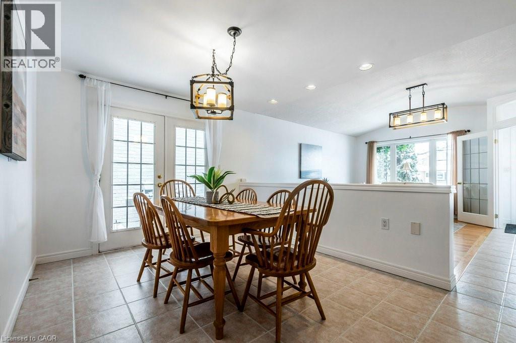 62 Spadara Drive, Hamilton, ON - Indoor Photo Showing Dining Room