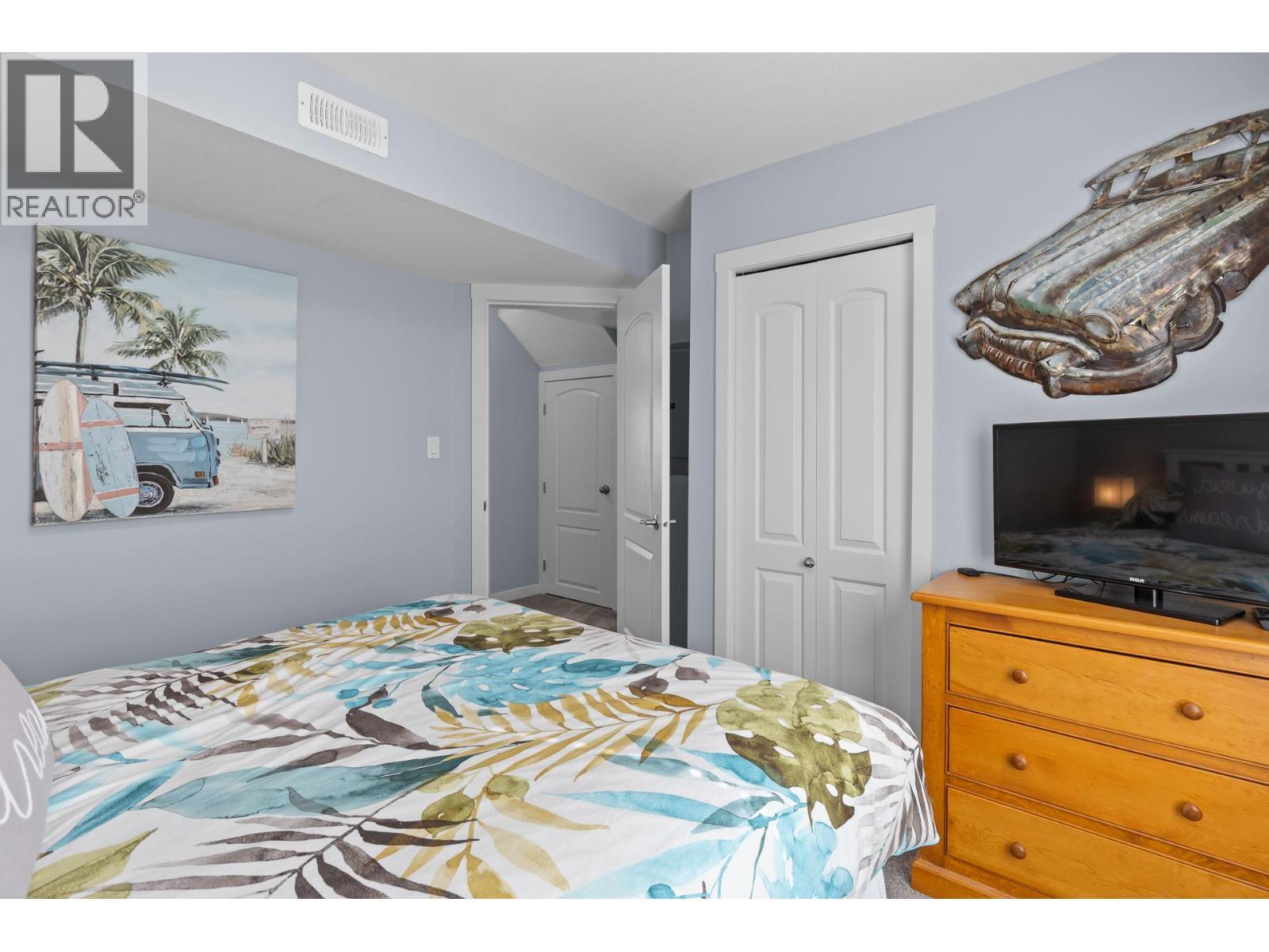 6844 Santiago Loop, Kelowna, BC - Indoor Photo Showing Bedroom