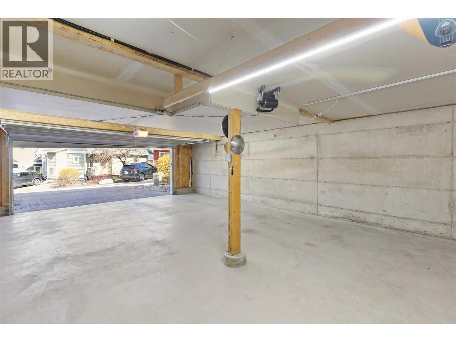 6844 Santiago Loop, Kelowna, BC - Indoor Photo Showing Garage