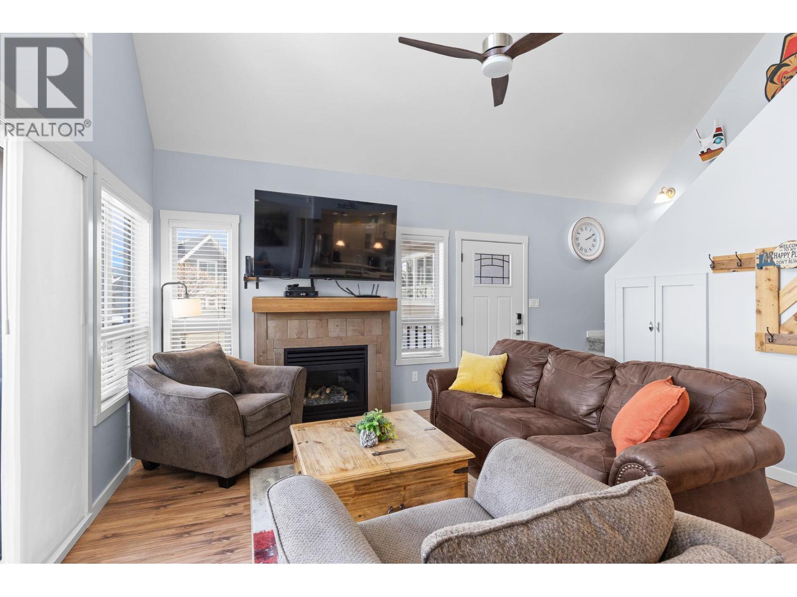 6844 Santiago Loop, Kelowna, BC - Indoor Photo Showing Living Room With Fireplace