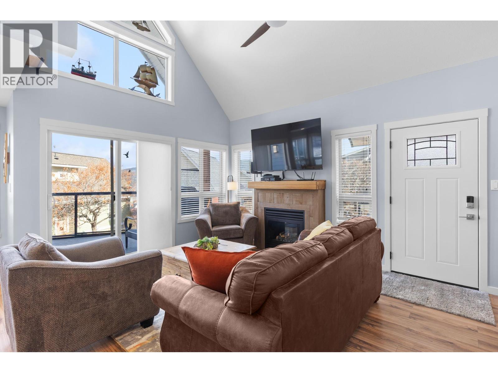 6844 Santiago Loop, Kelowna, BC - Indoor Photo Showing Living Room With Fireplace
