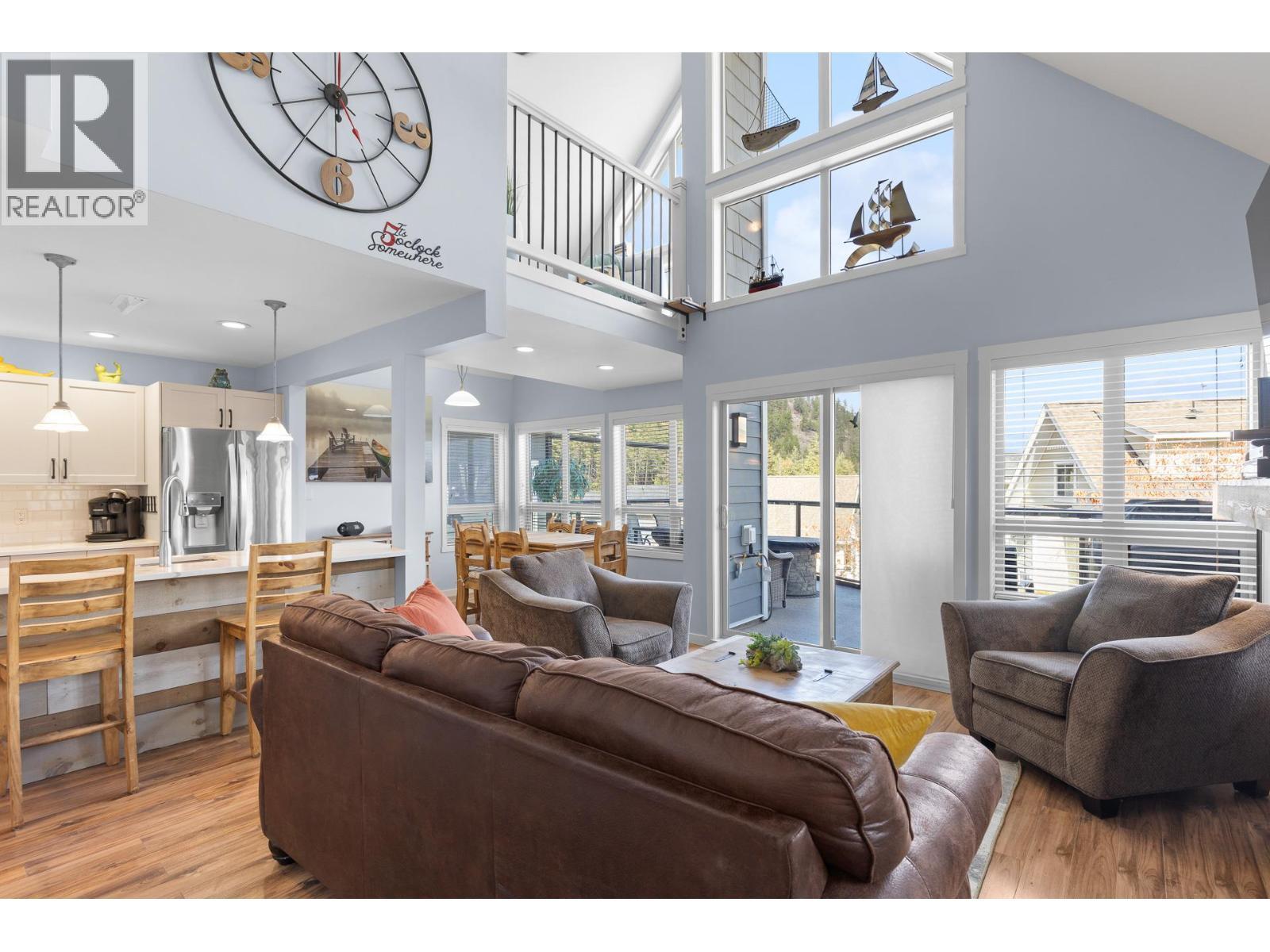 6844 Santiago Loop, Kelowna, BC - Indoor Photo Showing Living Room