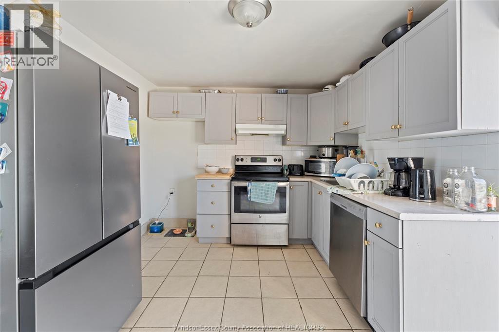 977 Gladstone, Windsor, ON - Indoor Photo Showing Kitchen