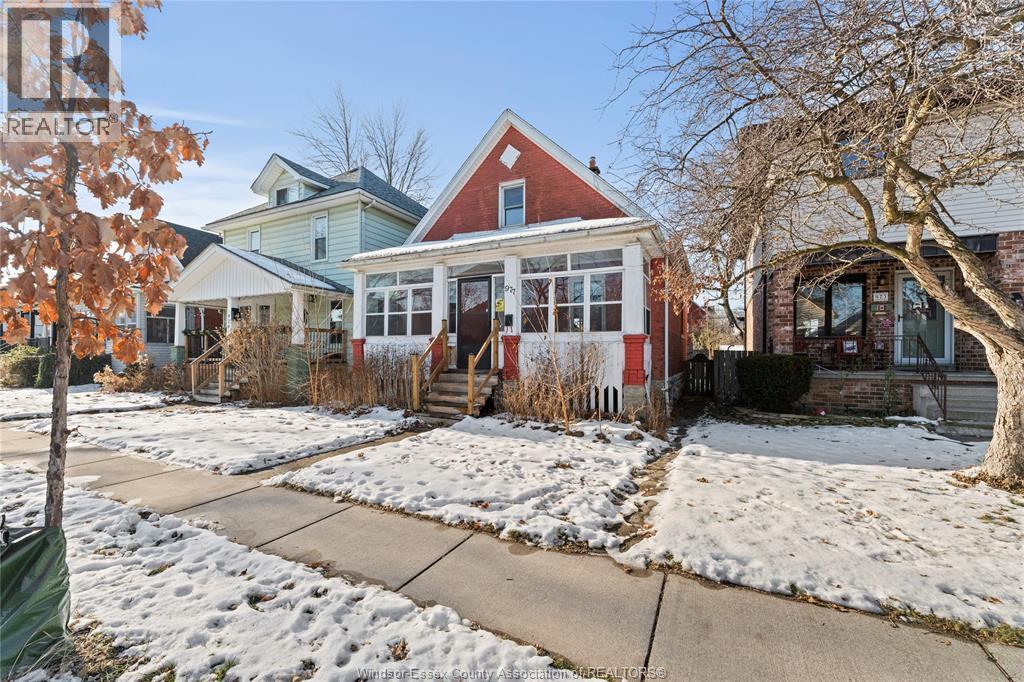 977 Gladstone, Windsor, ON - Outdoor With Facade