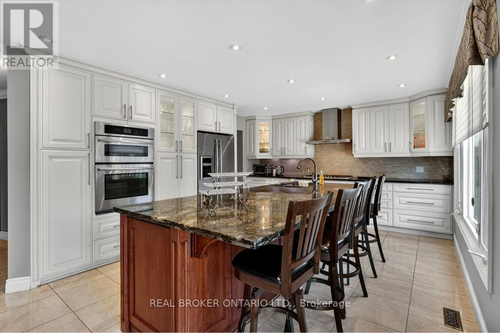 2145 Oneida Crescent, Mississauga, ON - Indoor Photo Showing Kitchen With Upgraded Kitchen