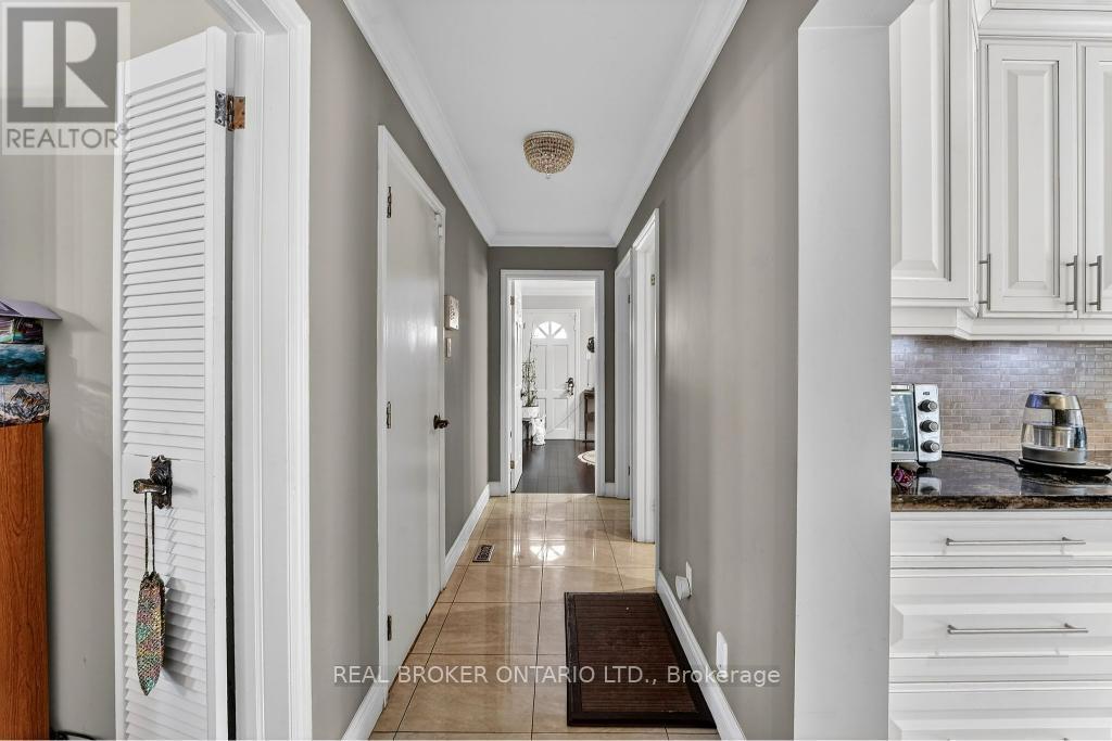 2145 Oneida Crescent, Mississauga, ON - Indoor Photo Showing Other Room