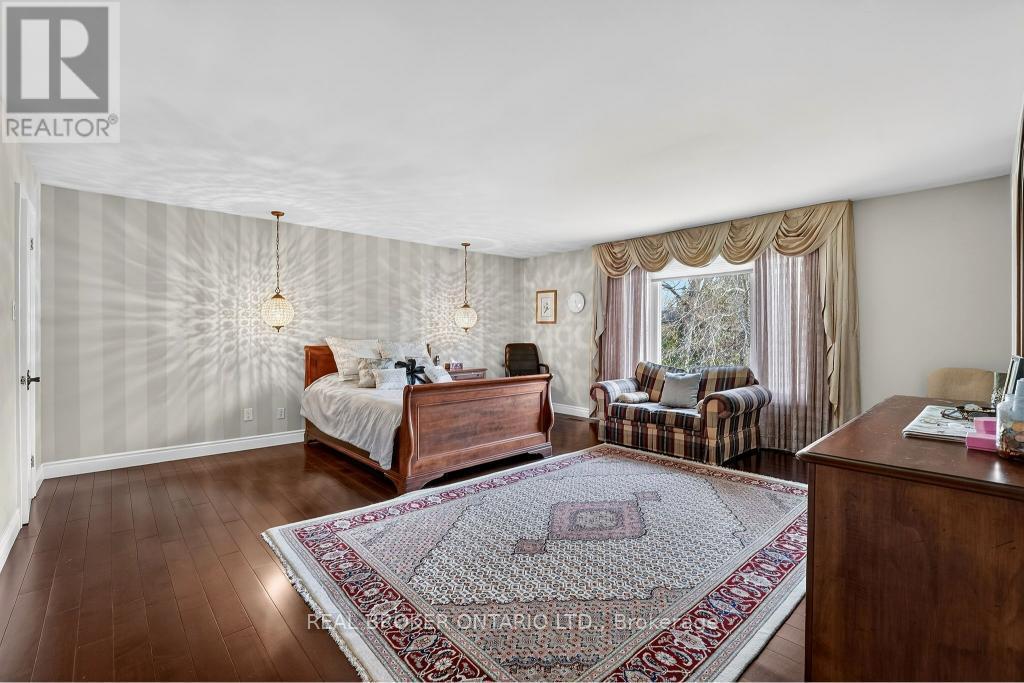 2145 Oneida Crescent, Mississauga, ON - Indoor Photo Showing Bedroom