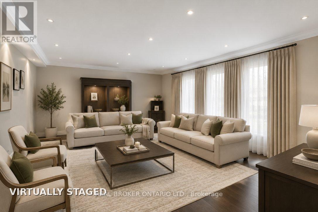 2145 Oneida Crescent, Mississauga, ON - Indoor Photo Showing Living Room