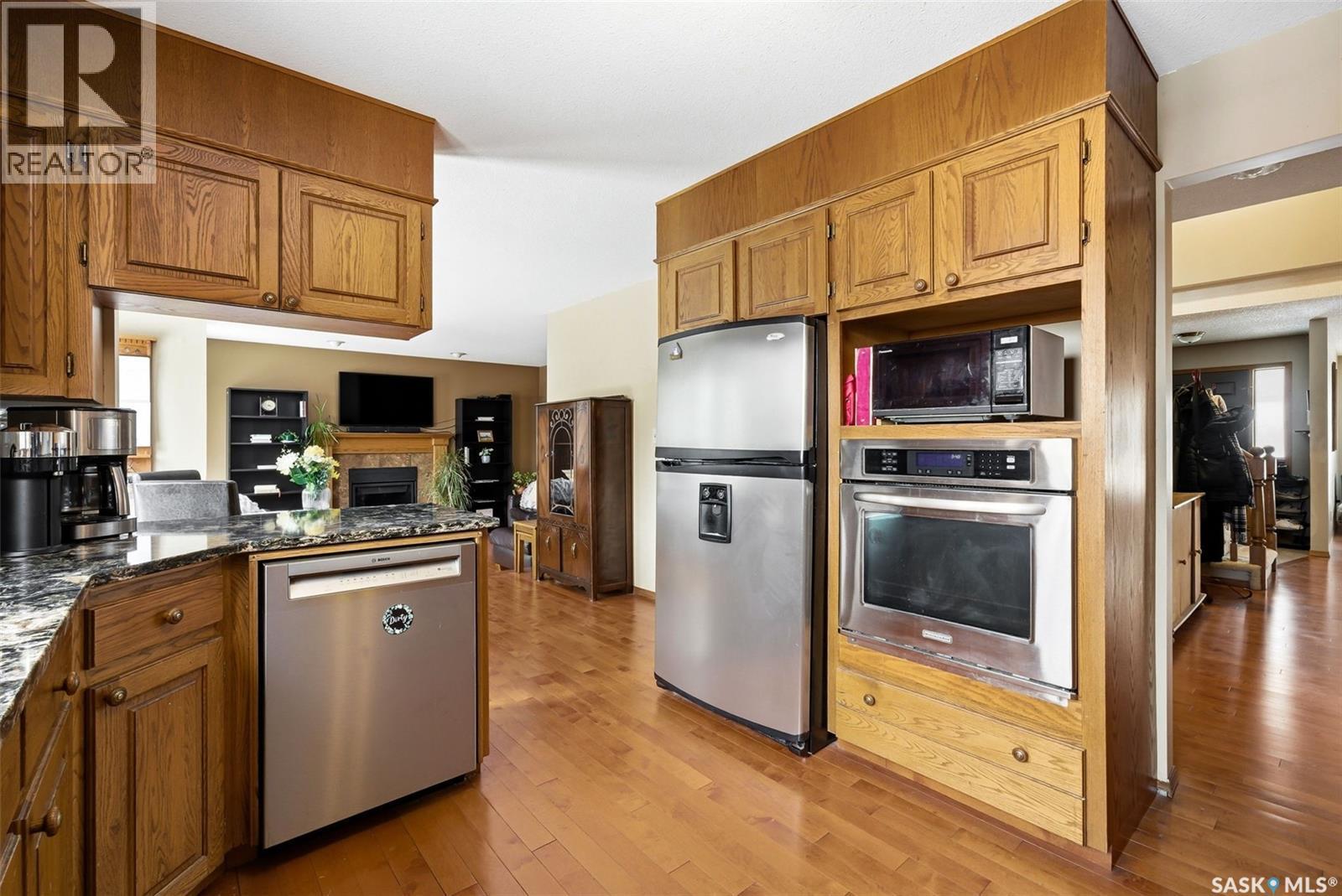 3803 Bow Bay, Regina, SK - Indoor Photo Showing Kitchen