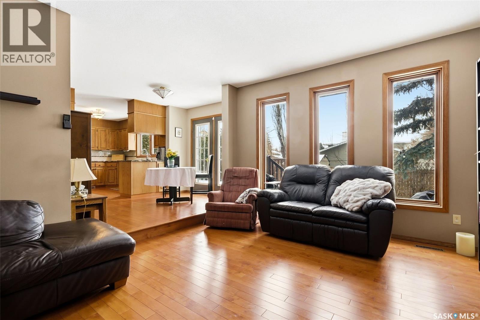 3803 Bow Bay, Regina, SK - Indoor Photo Showing Living Room