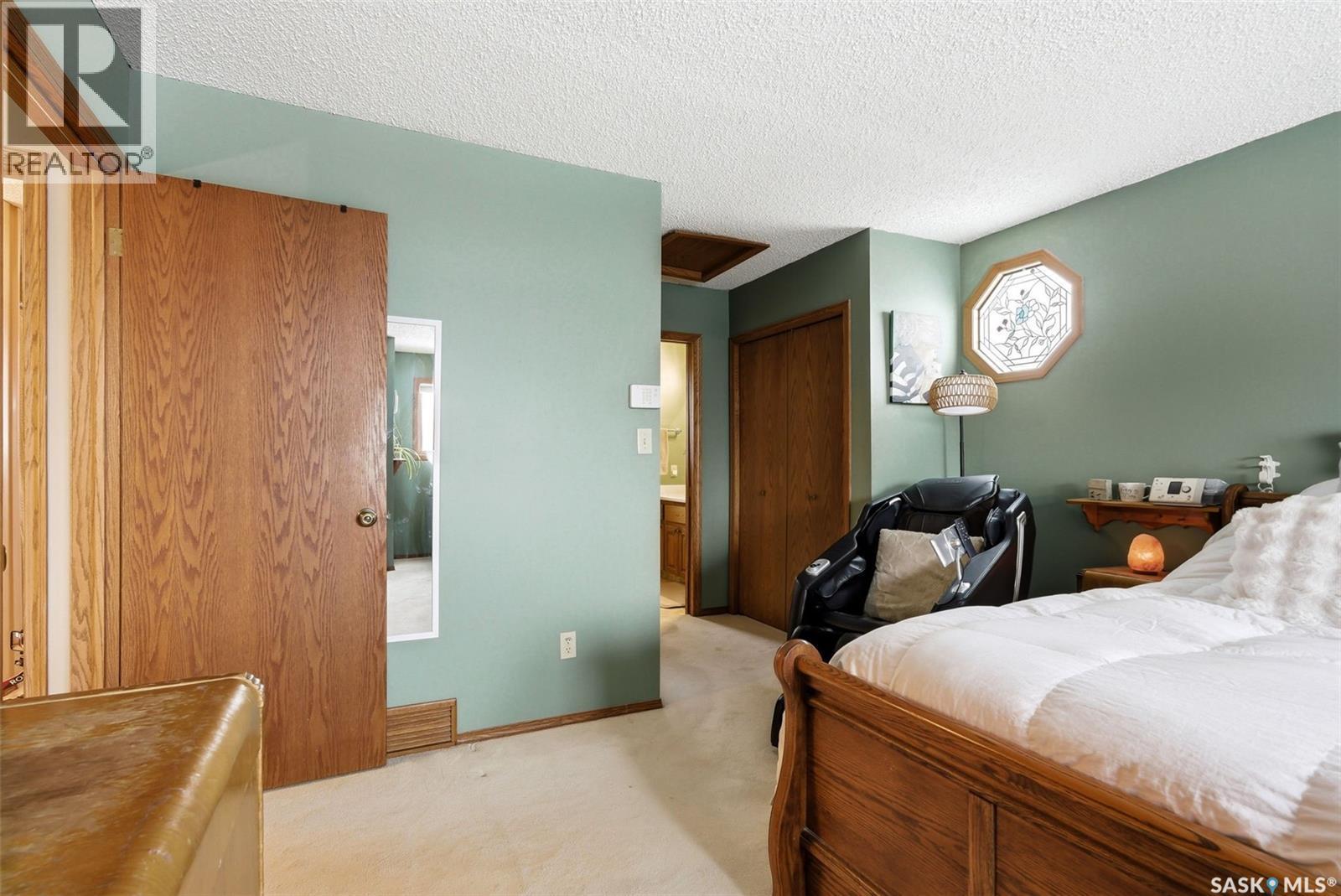3803 Bow Bay, Regina, SK - Indoor Photo Showing Bedroom