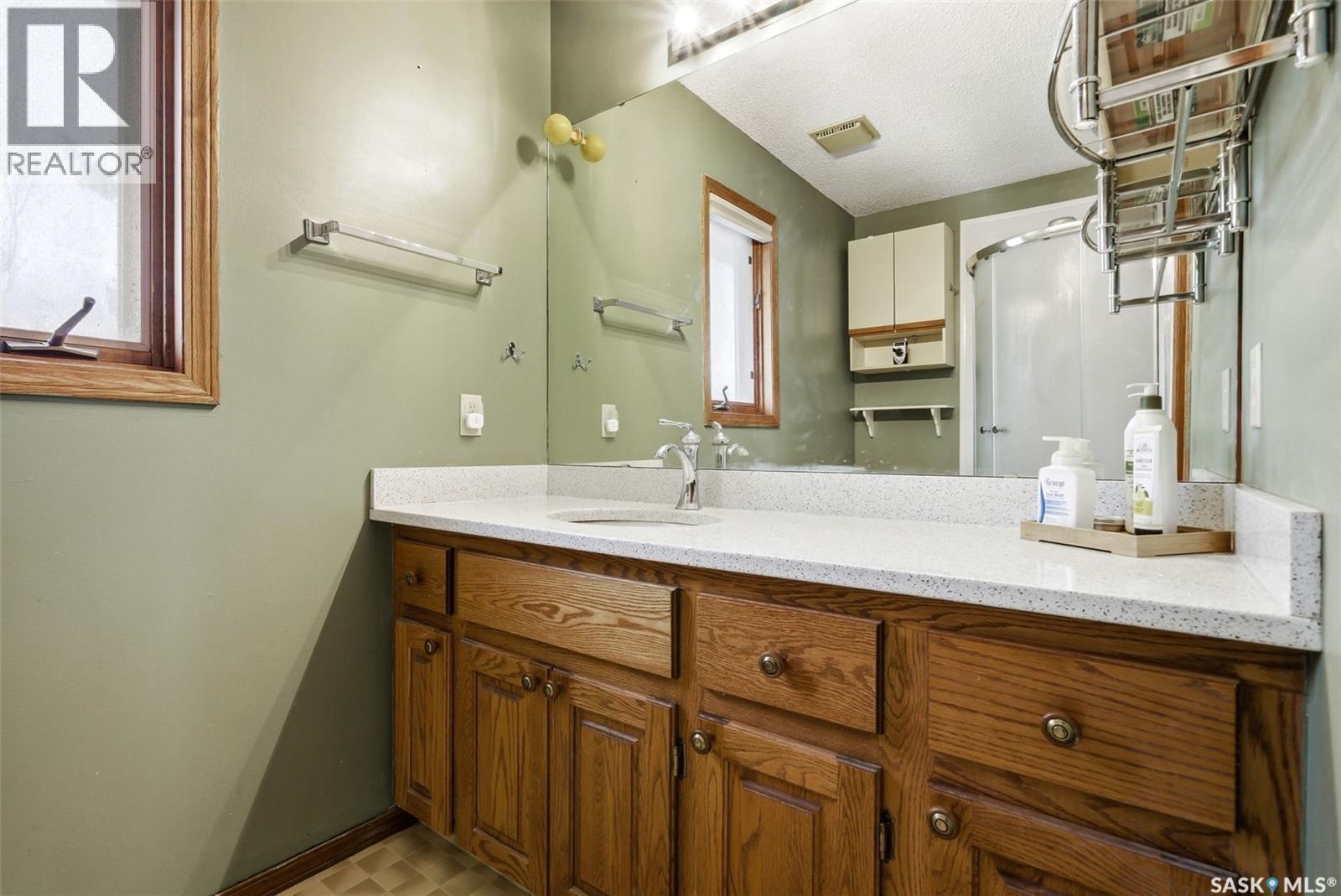 3803 Bow Bay, Regina, SK - Indoor Photo Showing Bathroom
