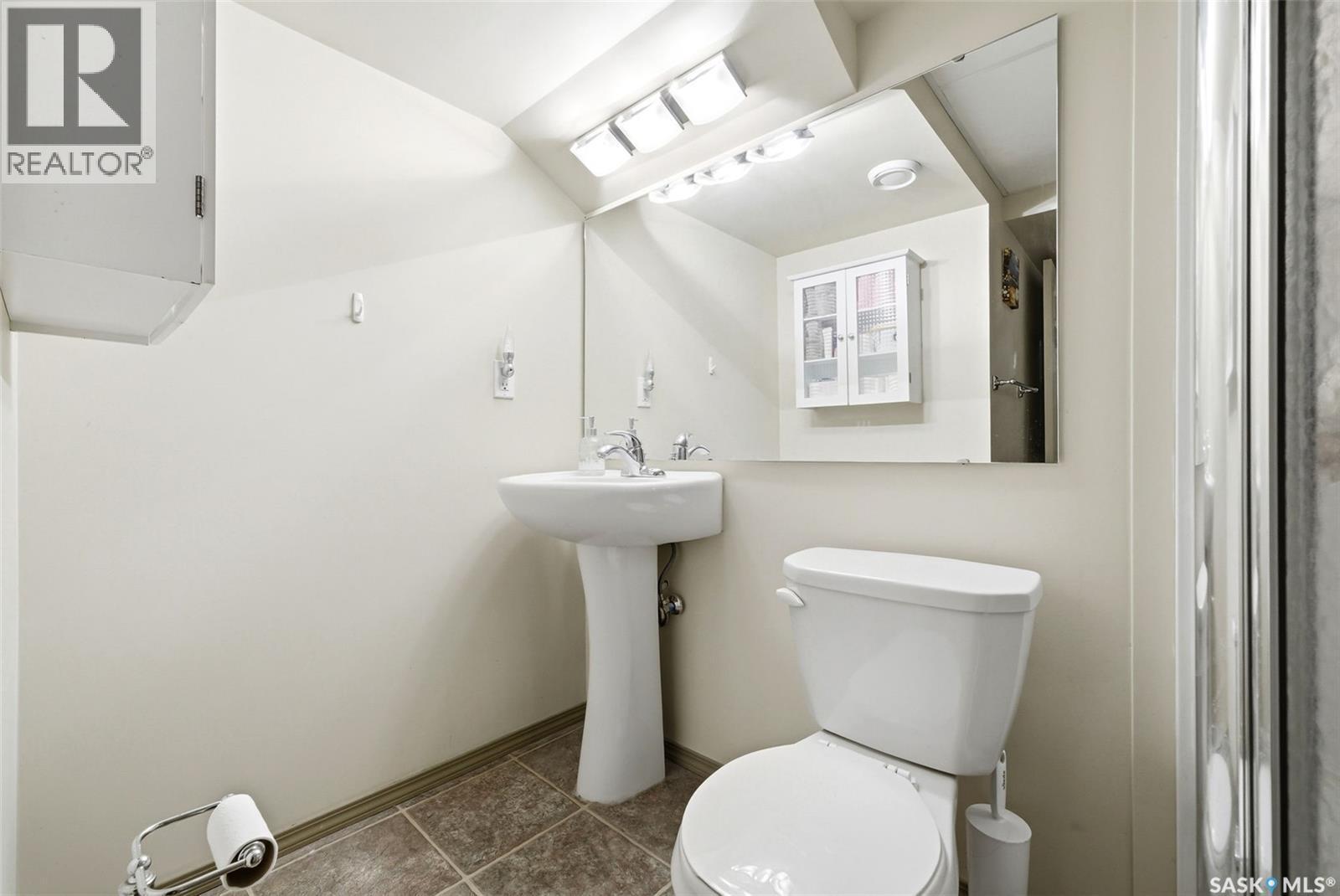 3803 Bow Bay, Regina, SK - Indoor Photo Showing Bathroom