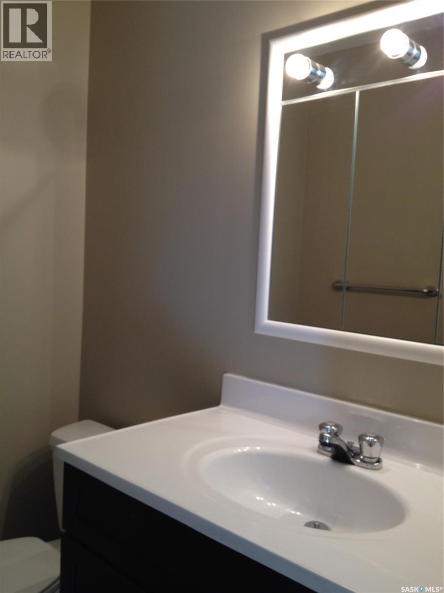 1610 5Th Avenue N, Regina, SK - Indoor Photo Showing Bathroom