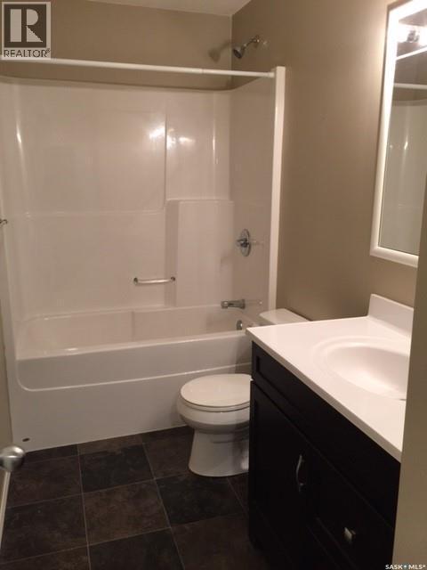 1610 5Th Avenue N, Regina, SK - Indoor Photo Showing Bathroom