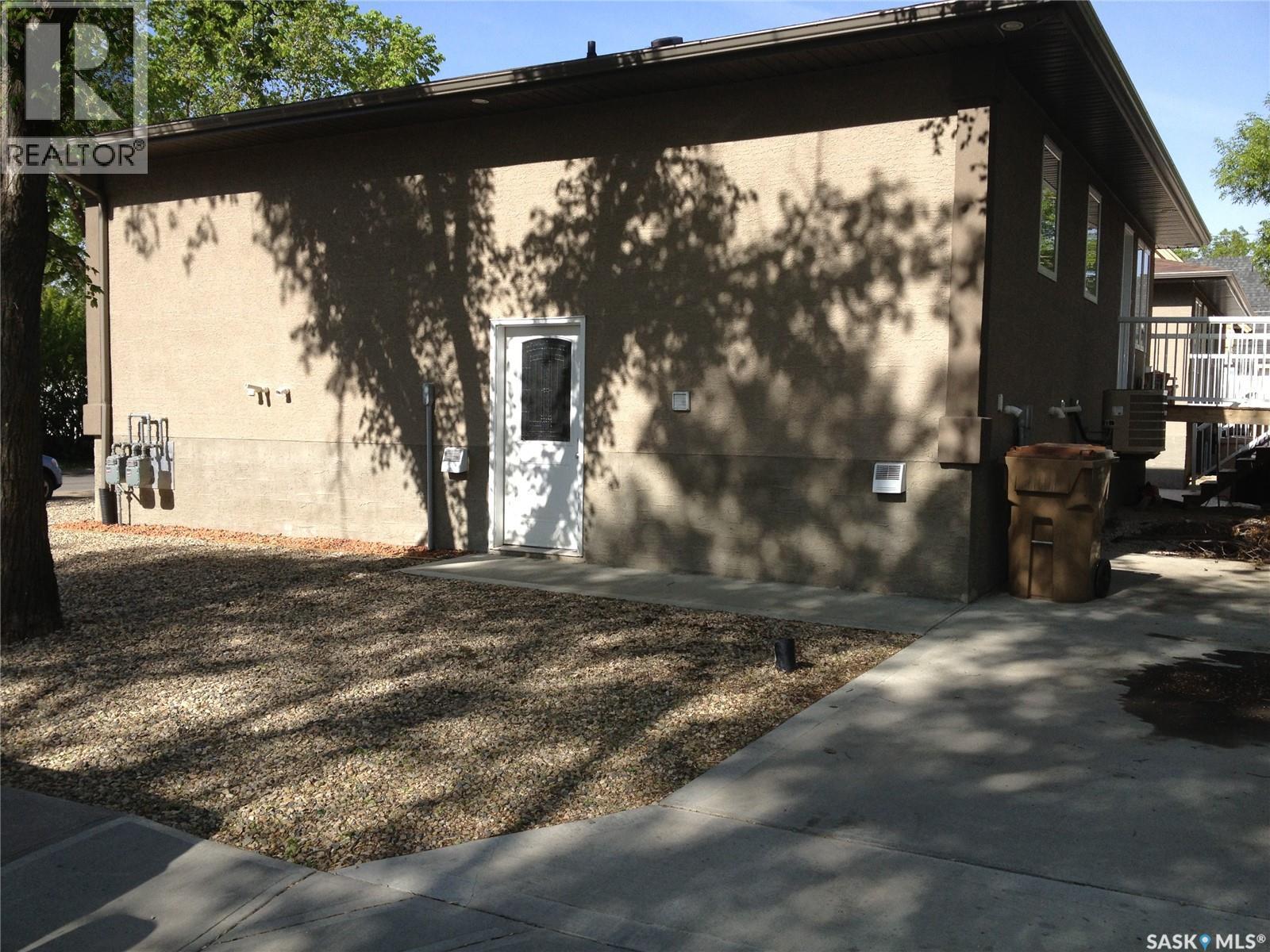 1610 5Th Avenue N, Regina, SK - Outdoor