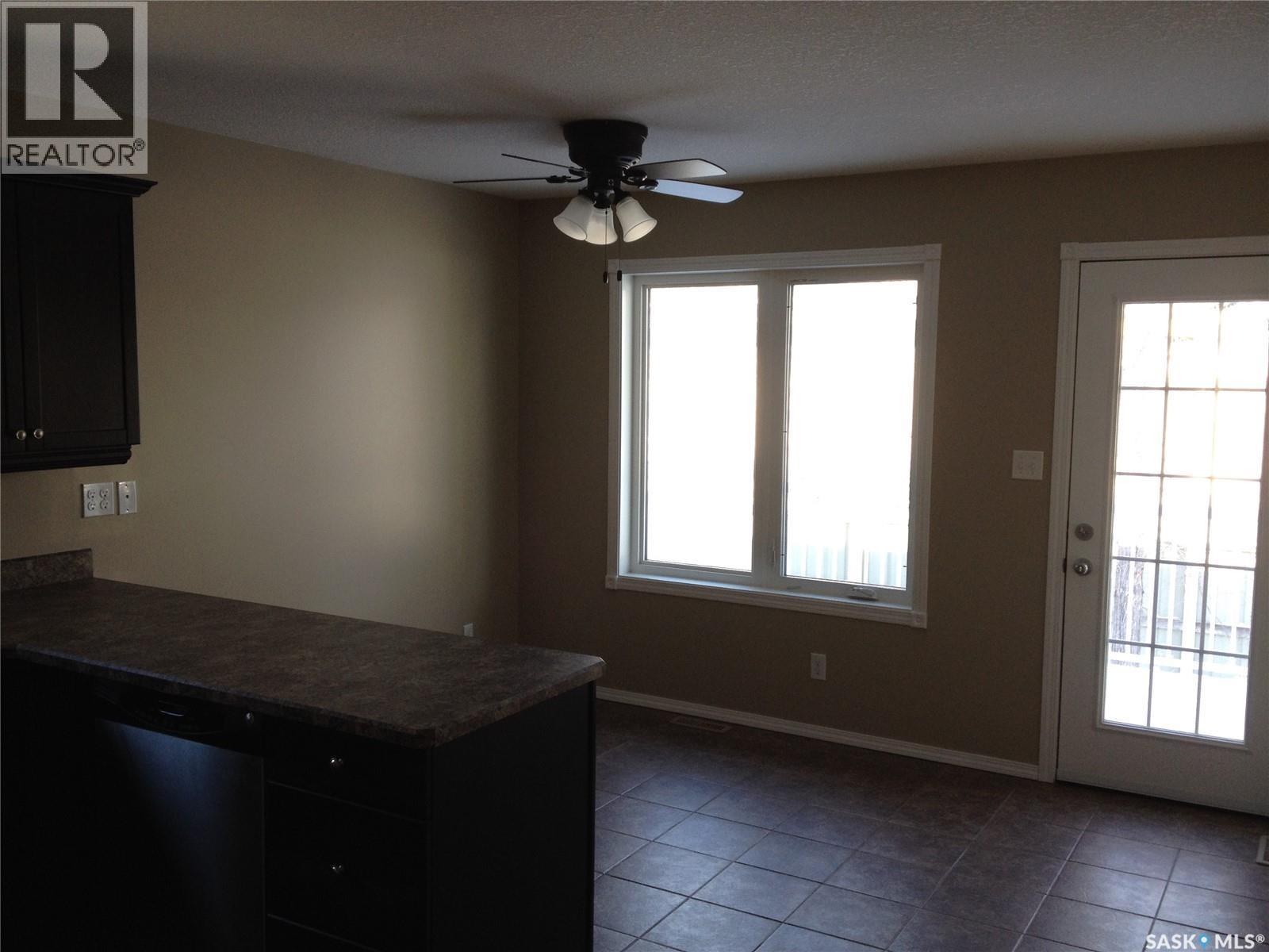 1610 5Th Avenue N, Regina, SK - Indoor