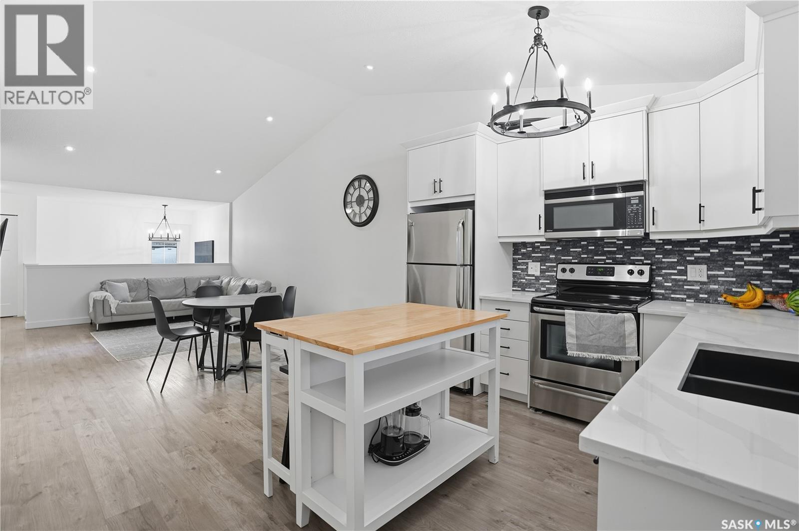 4159 Green Apple Drive E, Regina, SK - Indoor Photo Showing Kitchen With Stainless Steel Kitchen With Upgraded Kitchen