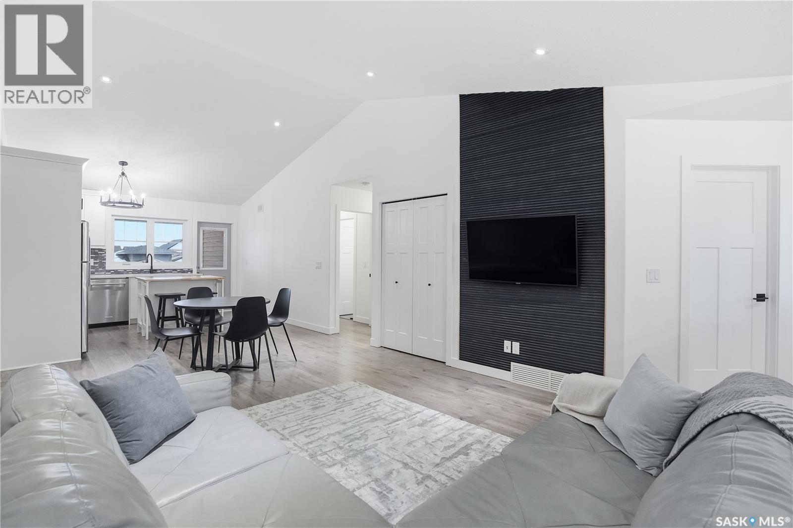 4159 Green Apple Drive E, Regina, SK - Indoor Photo Showing Living Room