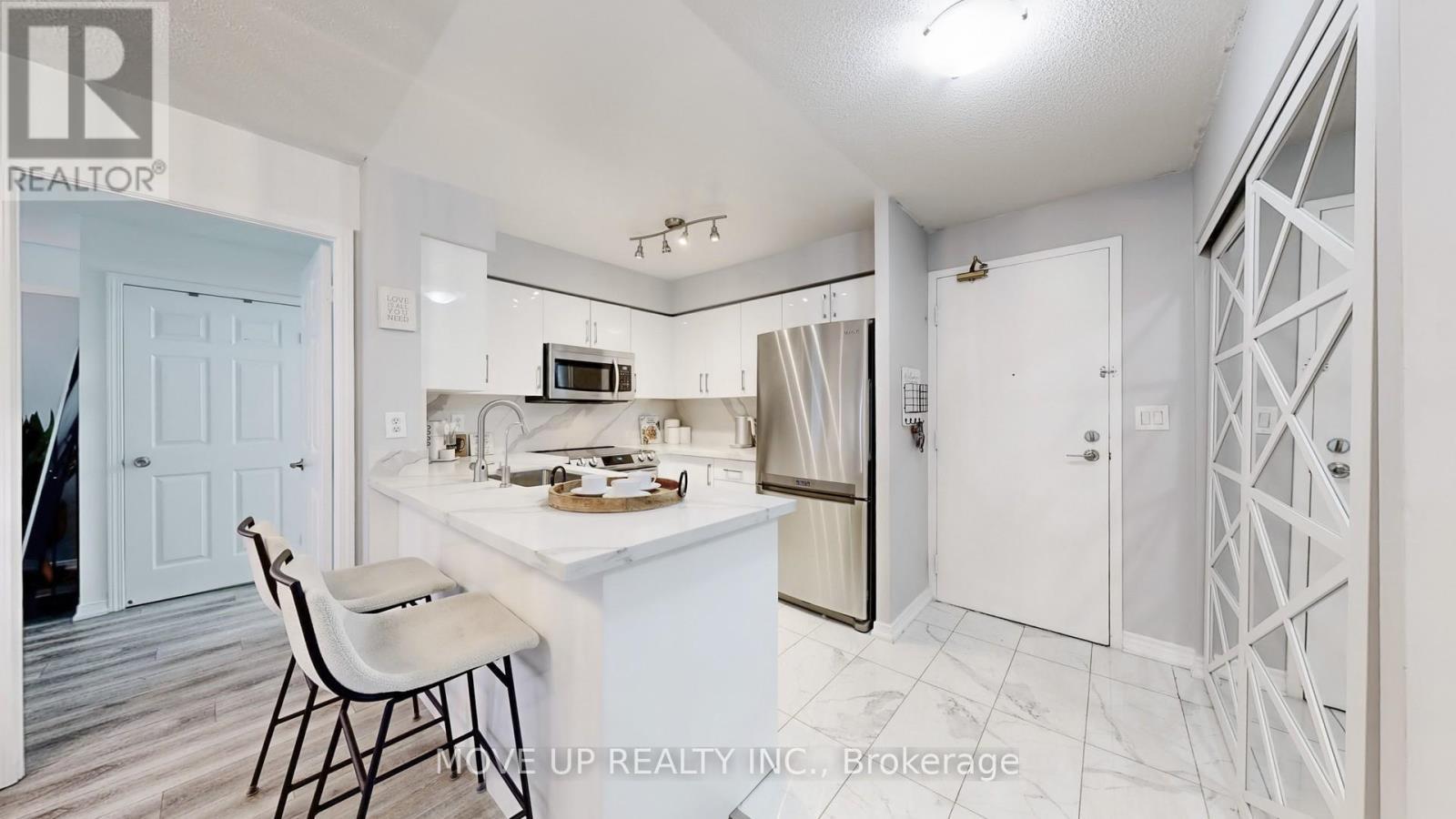 225 - 3 Ellesmere Street, Richmond Hill, ON - Indoor Photo Showing Kitchen