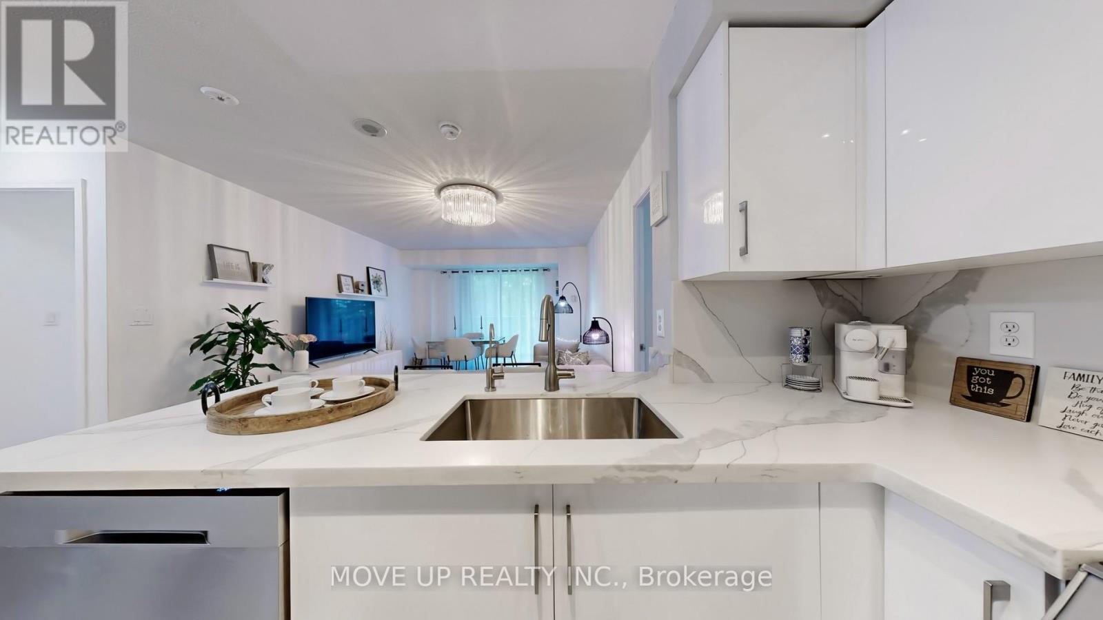 225 - 3 Ellesmere Street, Richmond Hill, ON - Indoor Photo Showing Kitchen