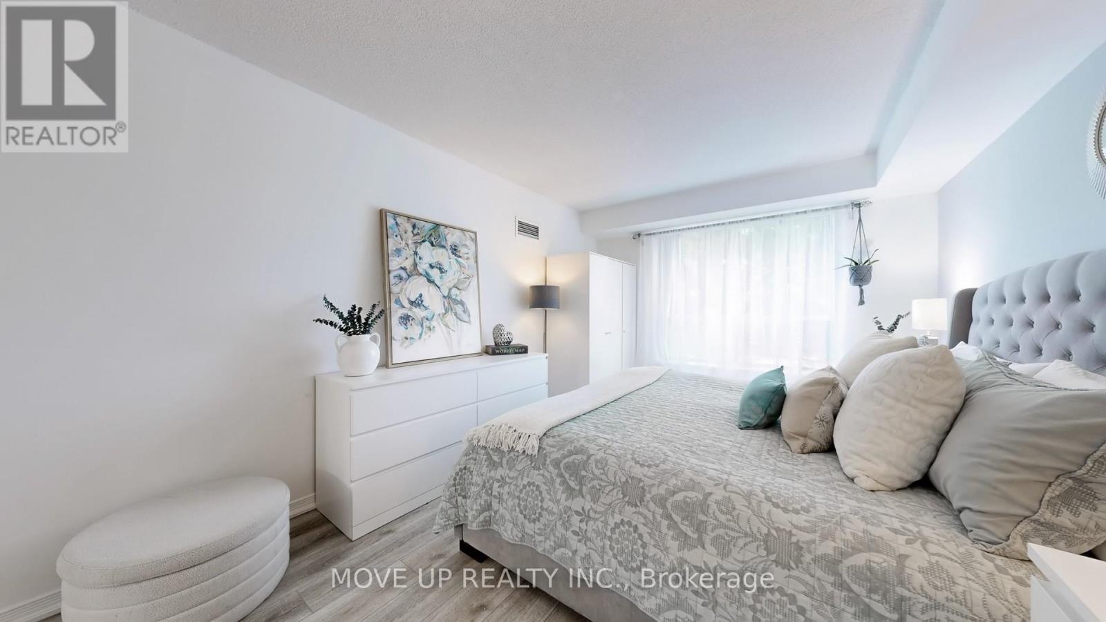 225 - 3 Ellesmere Street, Richmond Hill, ON - Indoor Photo Showing Bedroom