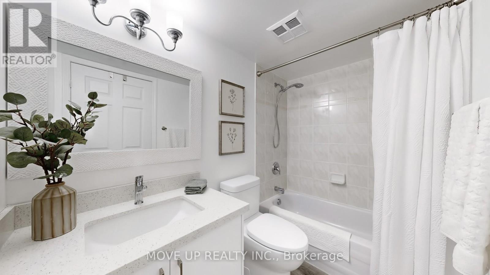225 - 3 Ellesmere Street, Richmond Hill, ON - Indoor Photo Showing Bathroom