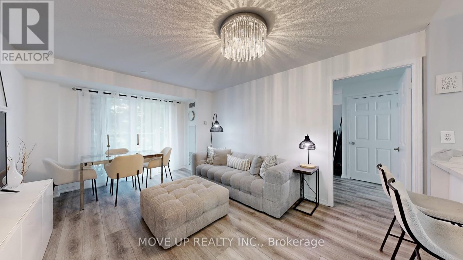 225 - 3 Ellesmere Street, Richmond Hill, ON - Indoor Photo Showing Living Room